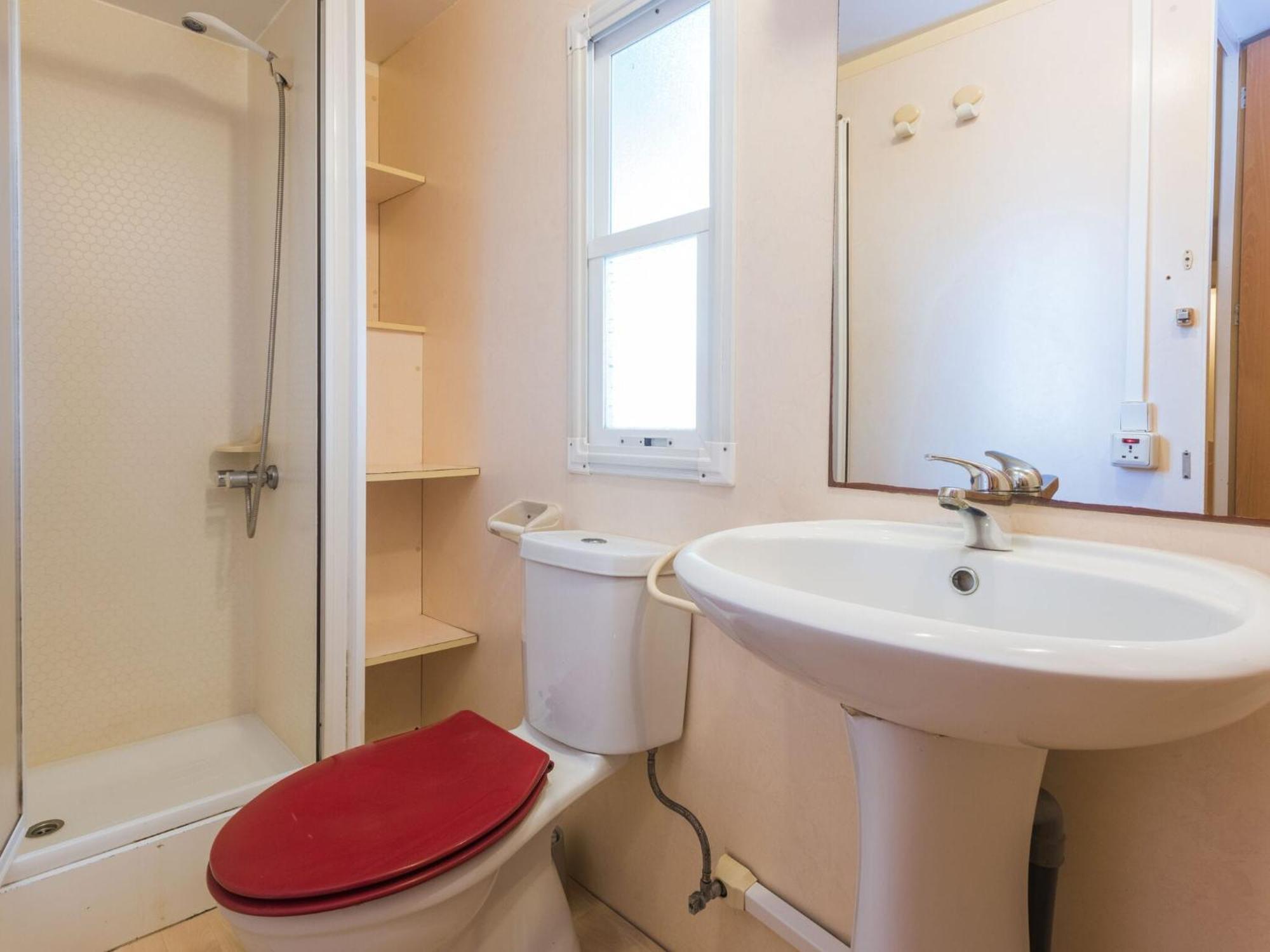 Well Kept With Veranda In Chalet Blanes