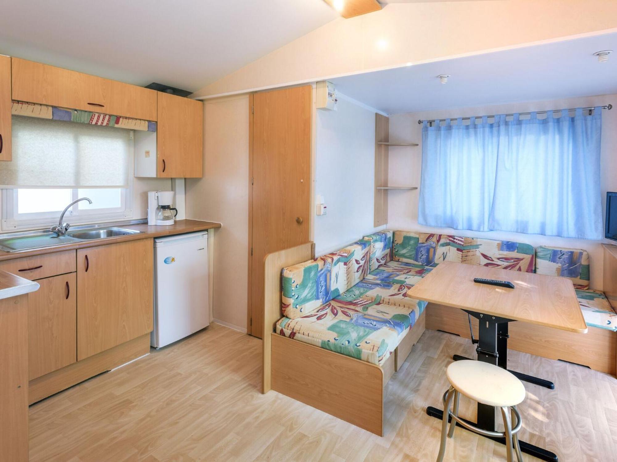 Well Kept With Veranda In Chalet *