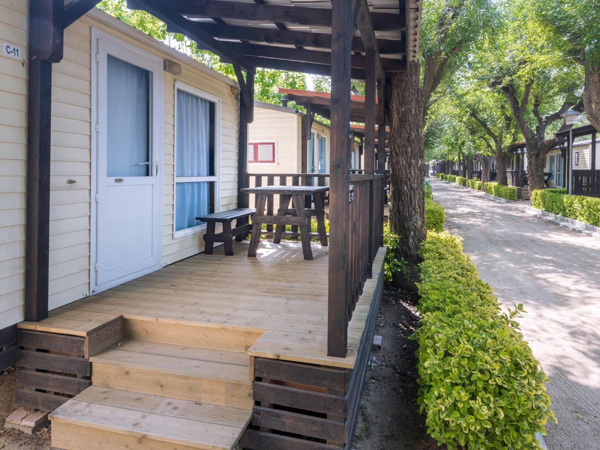 Well Kept With Veranda In Chalet Blanes