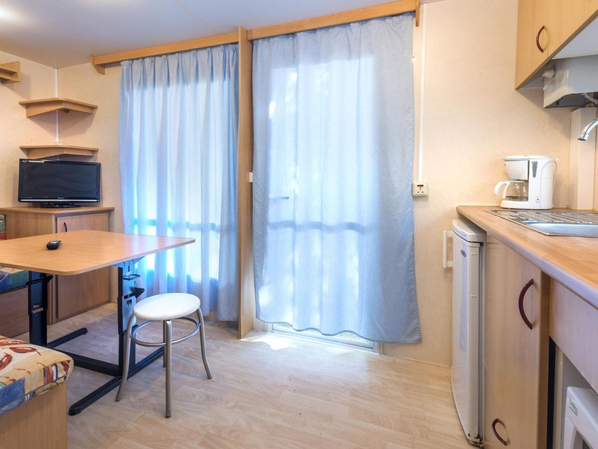 Well Kept With Veranda In Chalet *