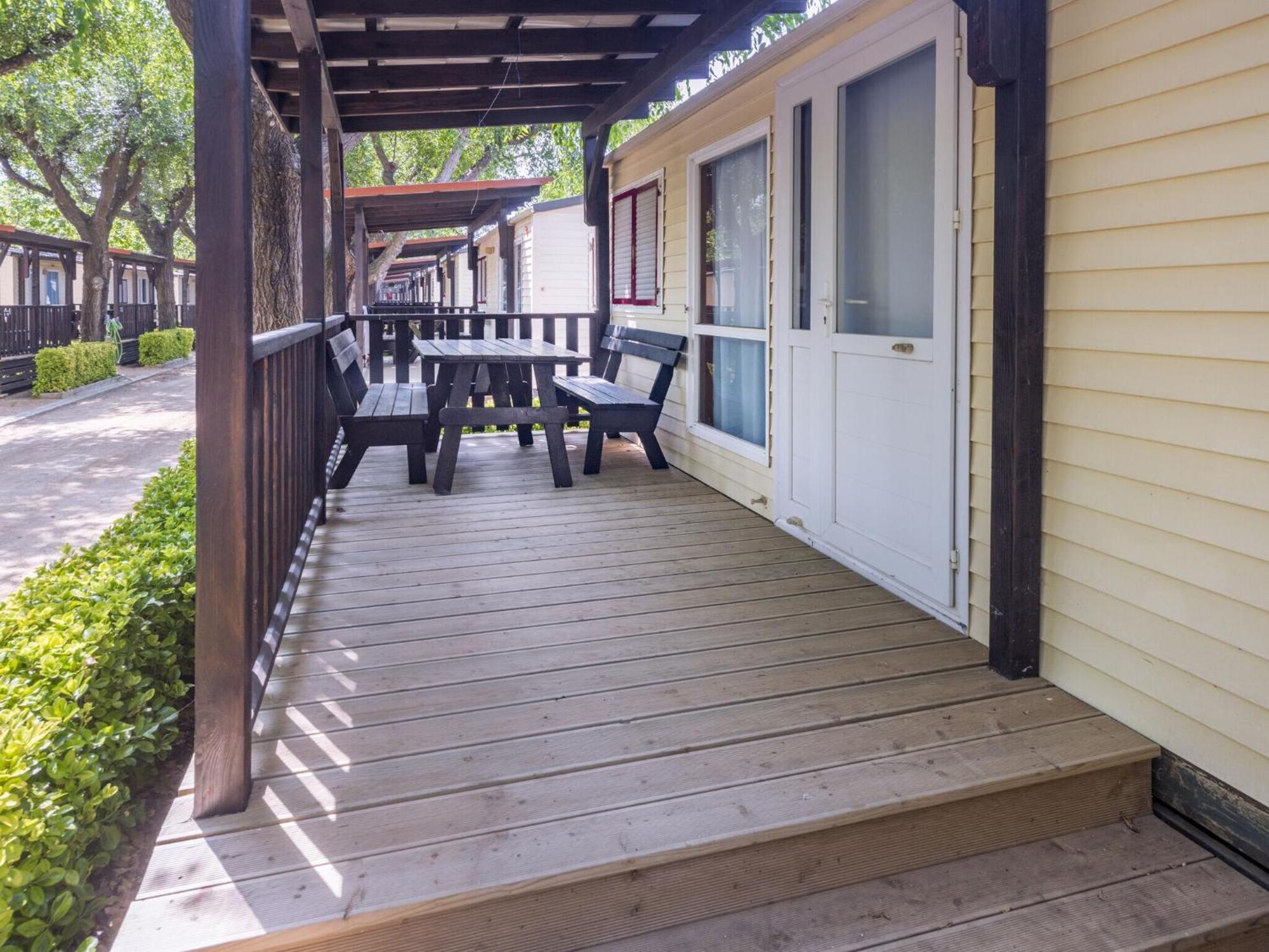 Chalet Well Kept With Veranda In *