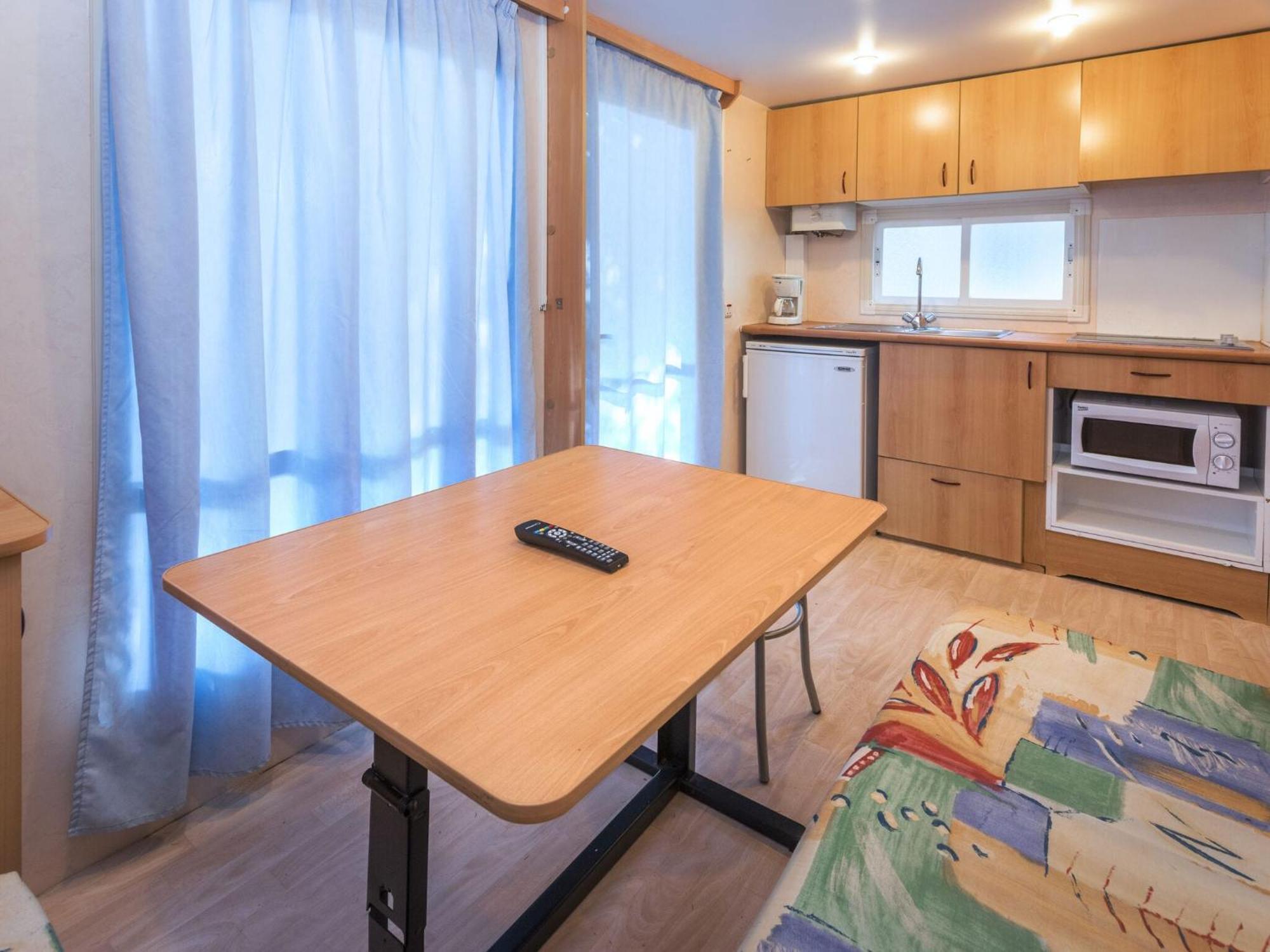 Well Kept With Veranda In Chalet *