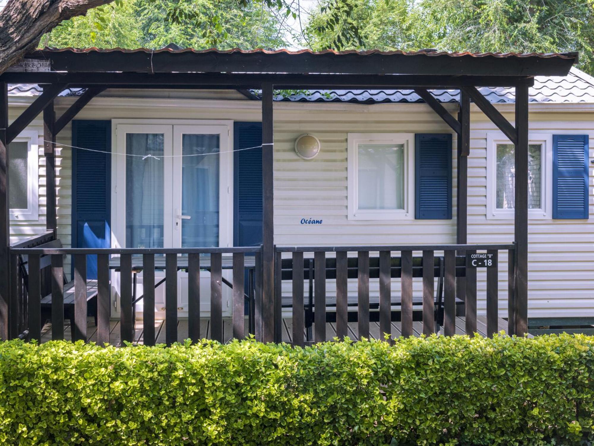 Chalet Well Kept With Veranda In *