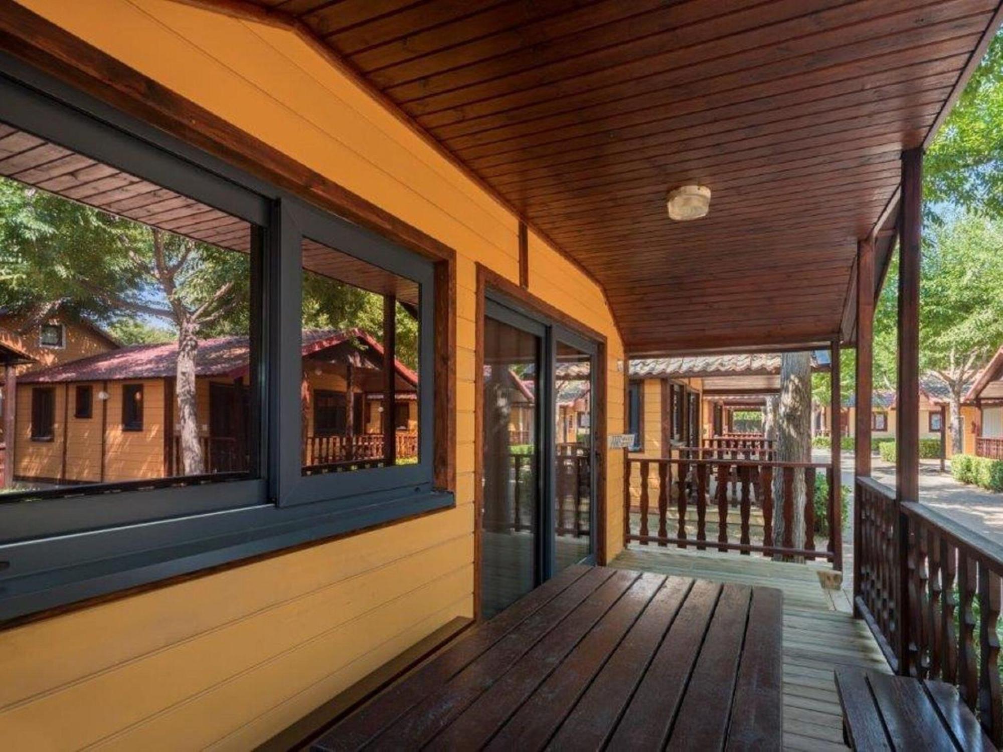 Chalet Well Kept With Veranda In *