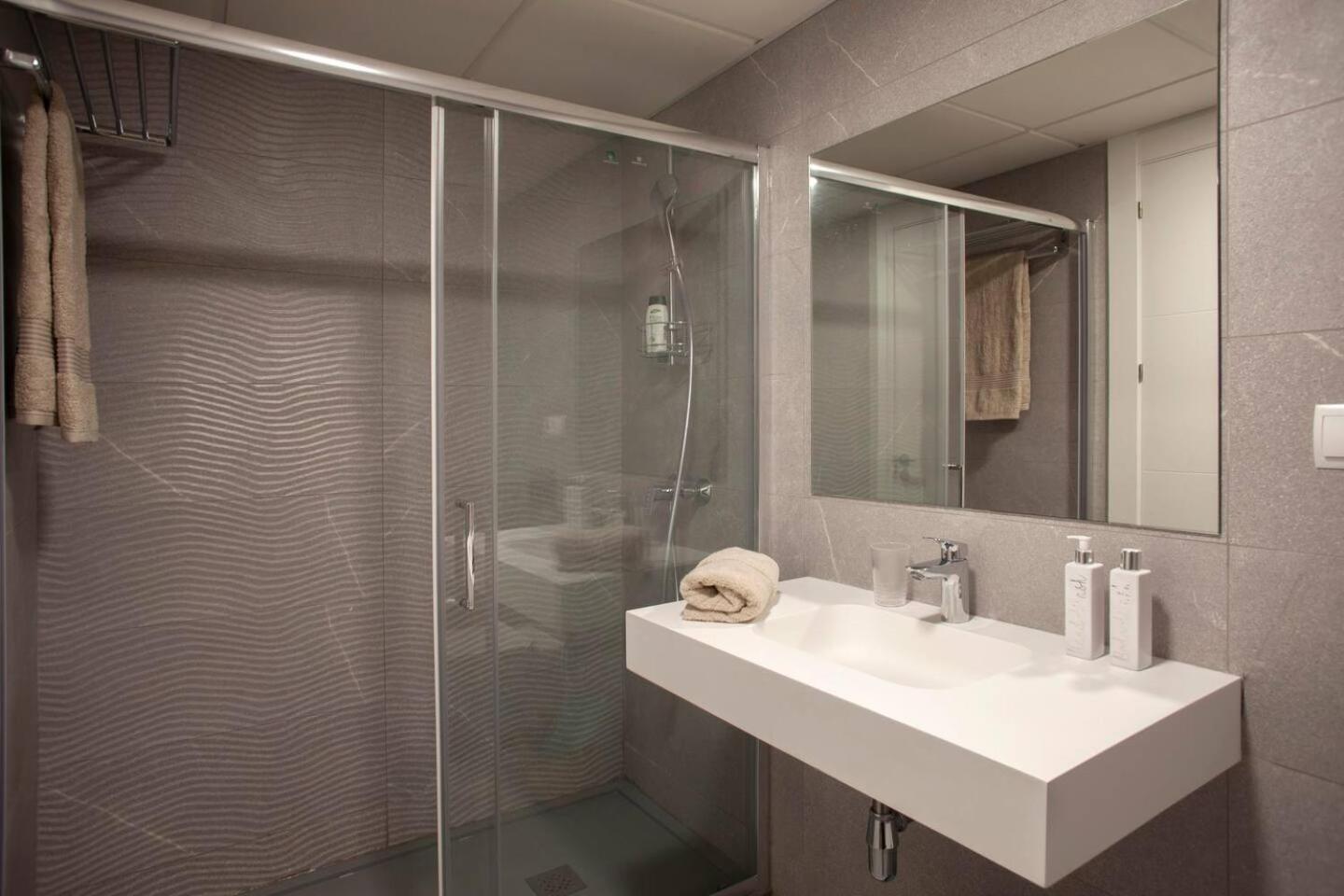 Modern New In The Heart Of Pueblo *
