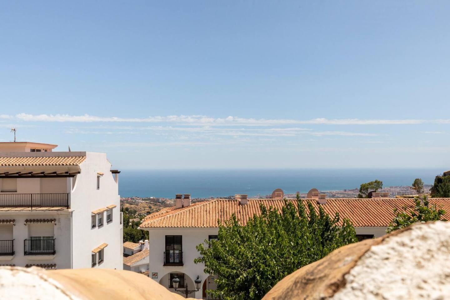 Duplex With Sunny Terrace Located In Pueblo Сasa de vacaciones *