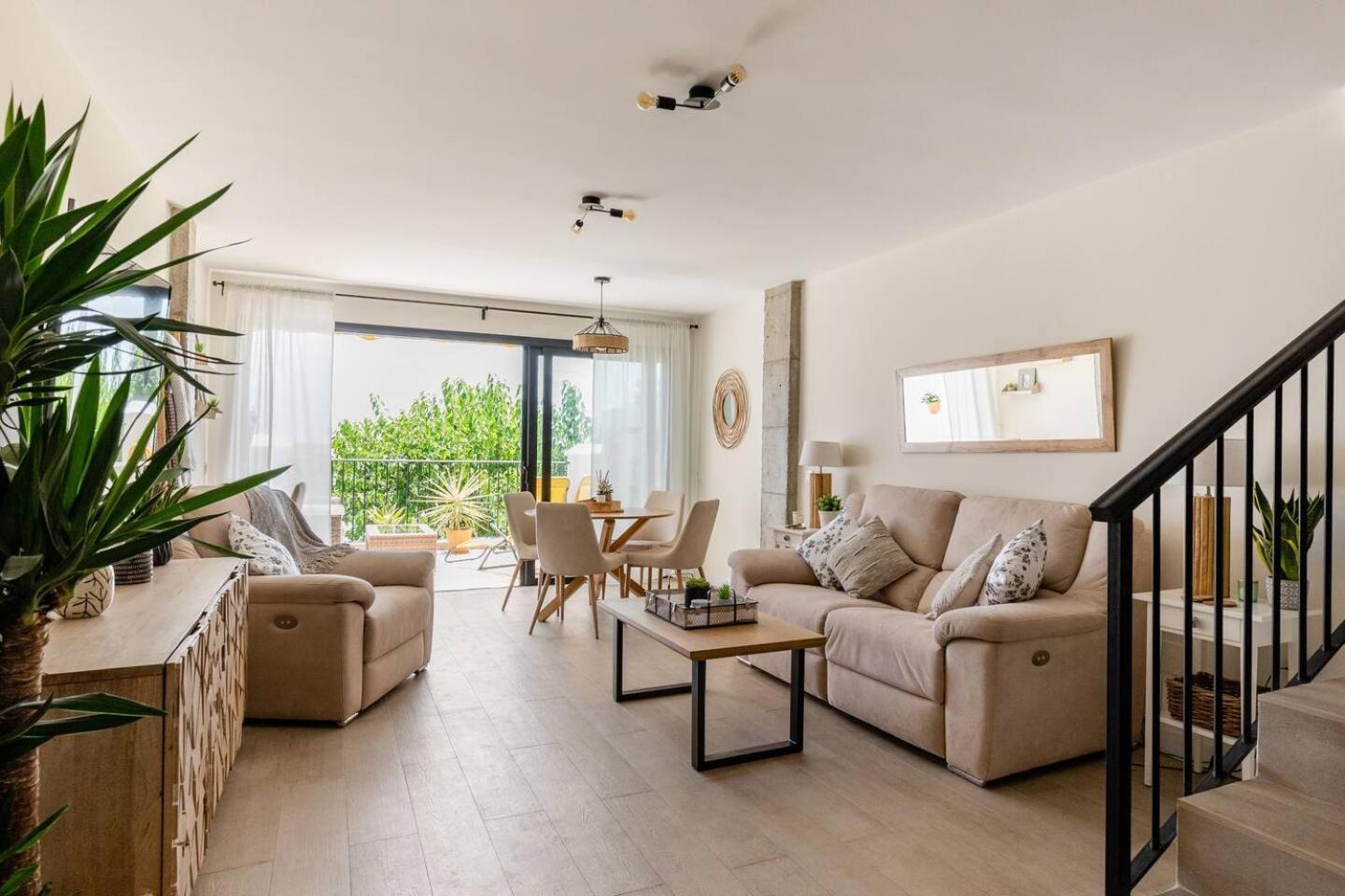Сasa de vacaciones Duplex With Sunny Terrace Located In Pueblo *