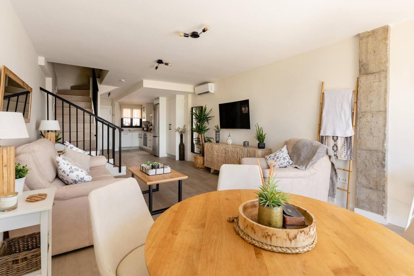 Duplex With Sunny Terrace Located In Pueblo Сasa de vacaciones