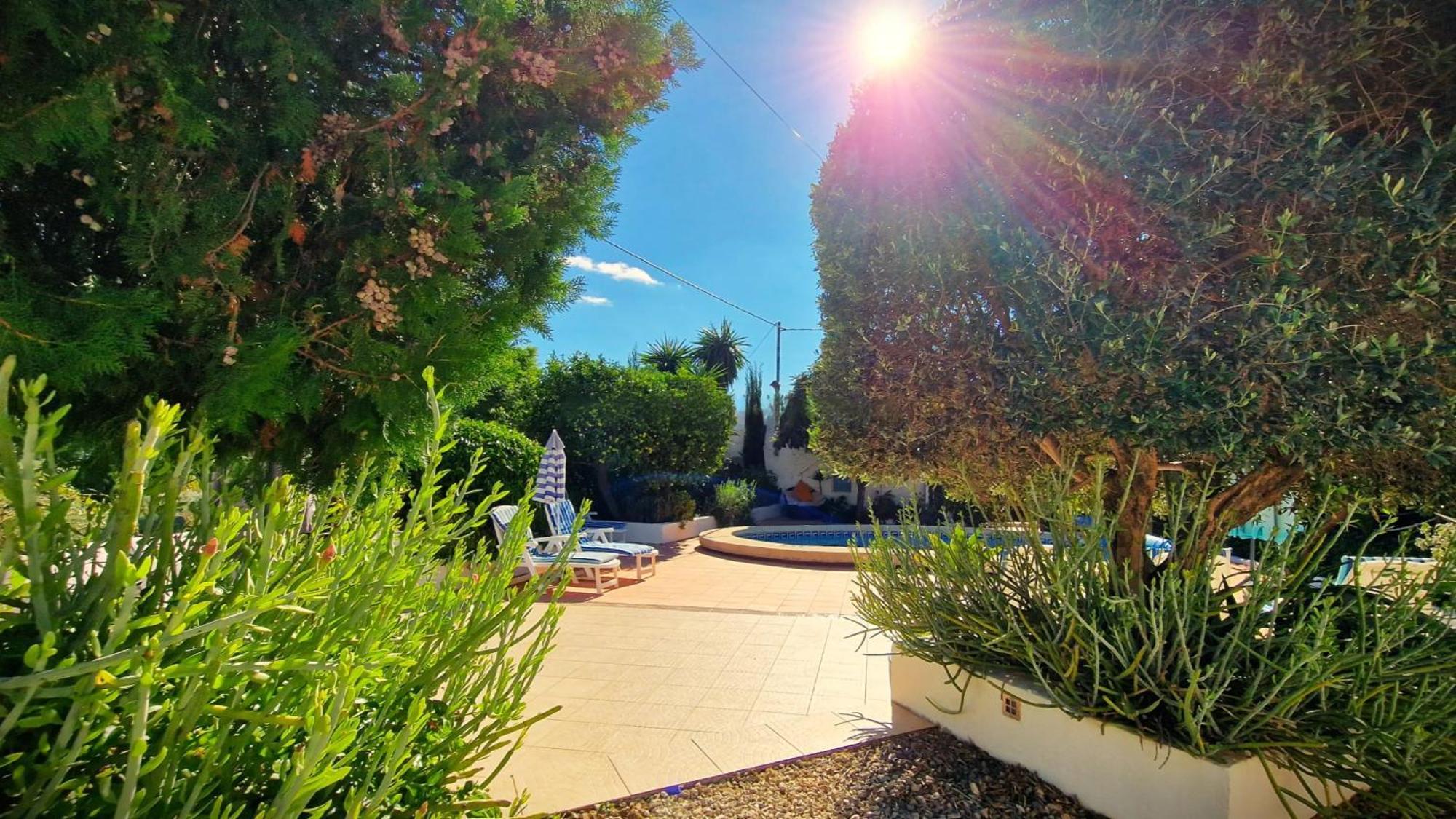 Сasa de vacaciones Craig, Spacious With Amazing Garden And Private Heated Pool Ròtova