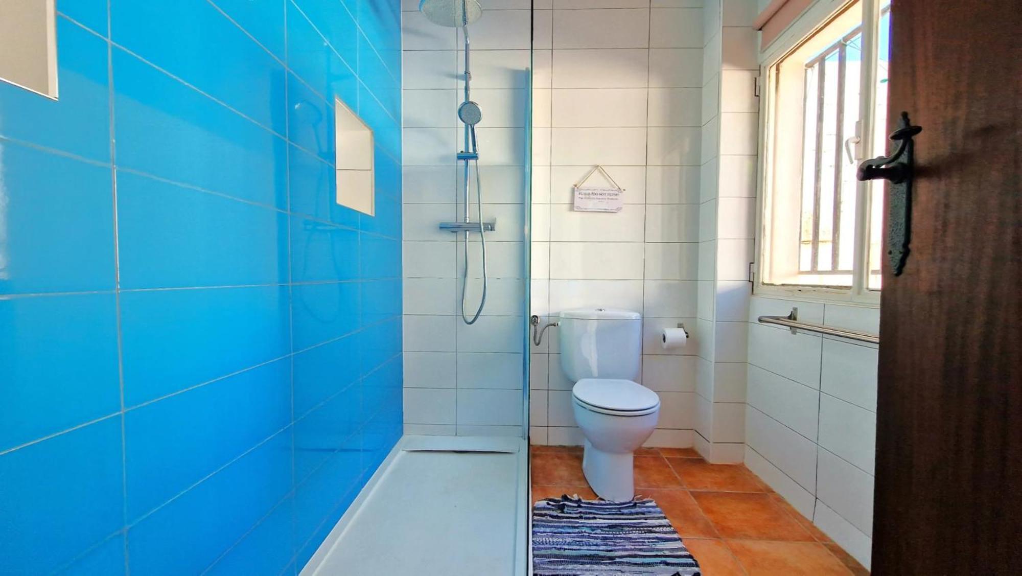 Сasa de vacaciones Craig, Spacious With Amazing Garden And Private Heated Pool Ròtova
