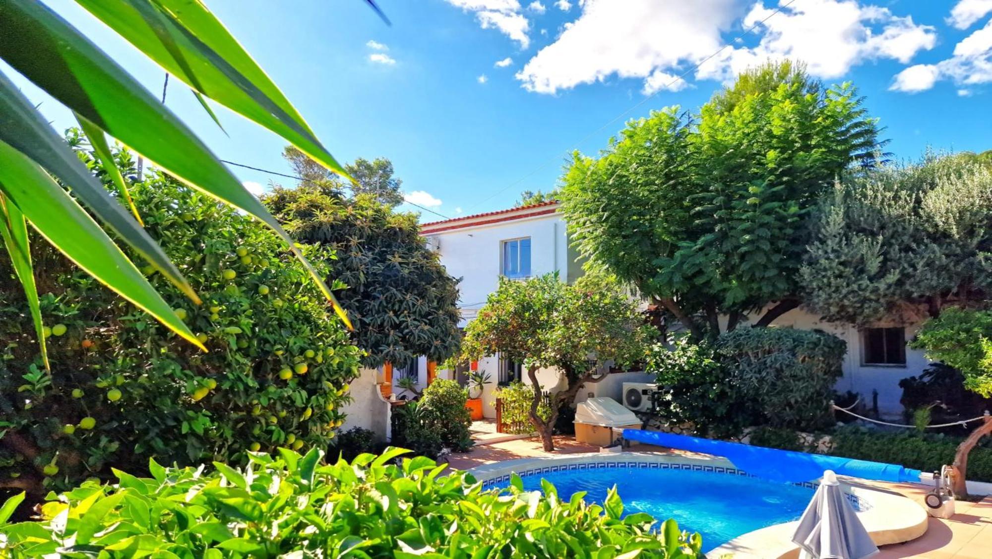 Craig, Spacious With Amazing Garden And Private Heated Pool *