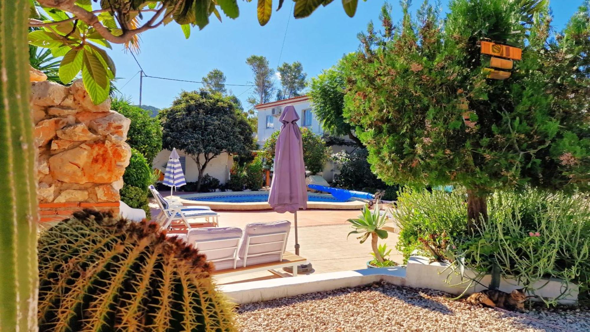 Craig, Spacious With Amazing Garden And Private Heated Pool * Ròtova