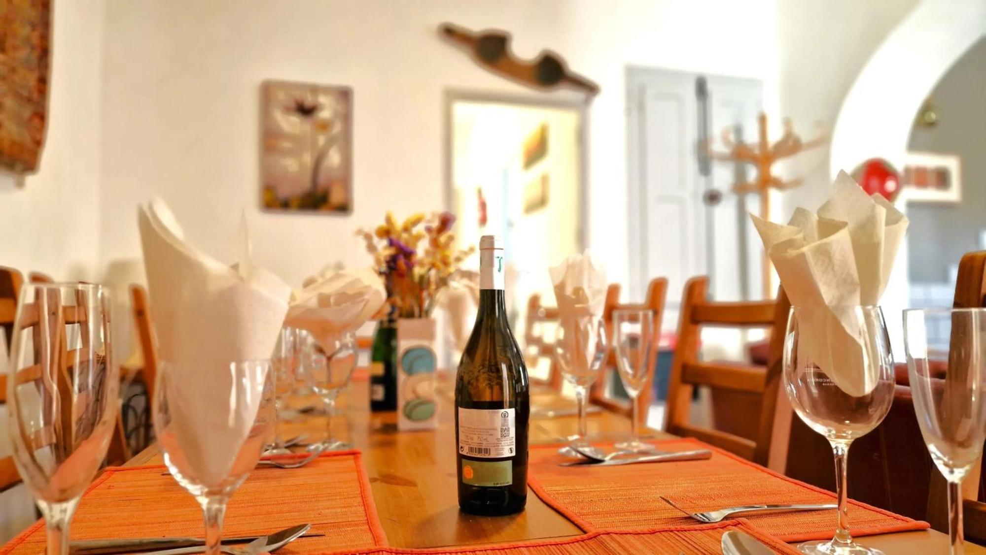 Сasa de vacaciones Craig, Spacious With Amazing Garden And Private Heated Pool Ròtova