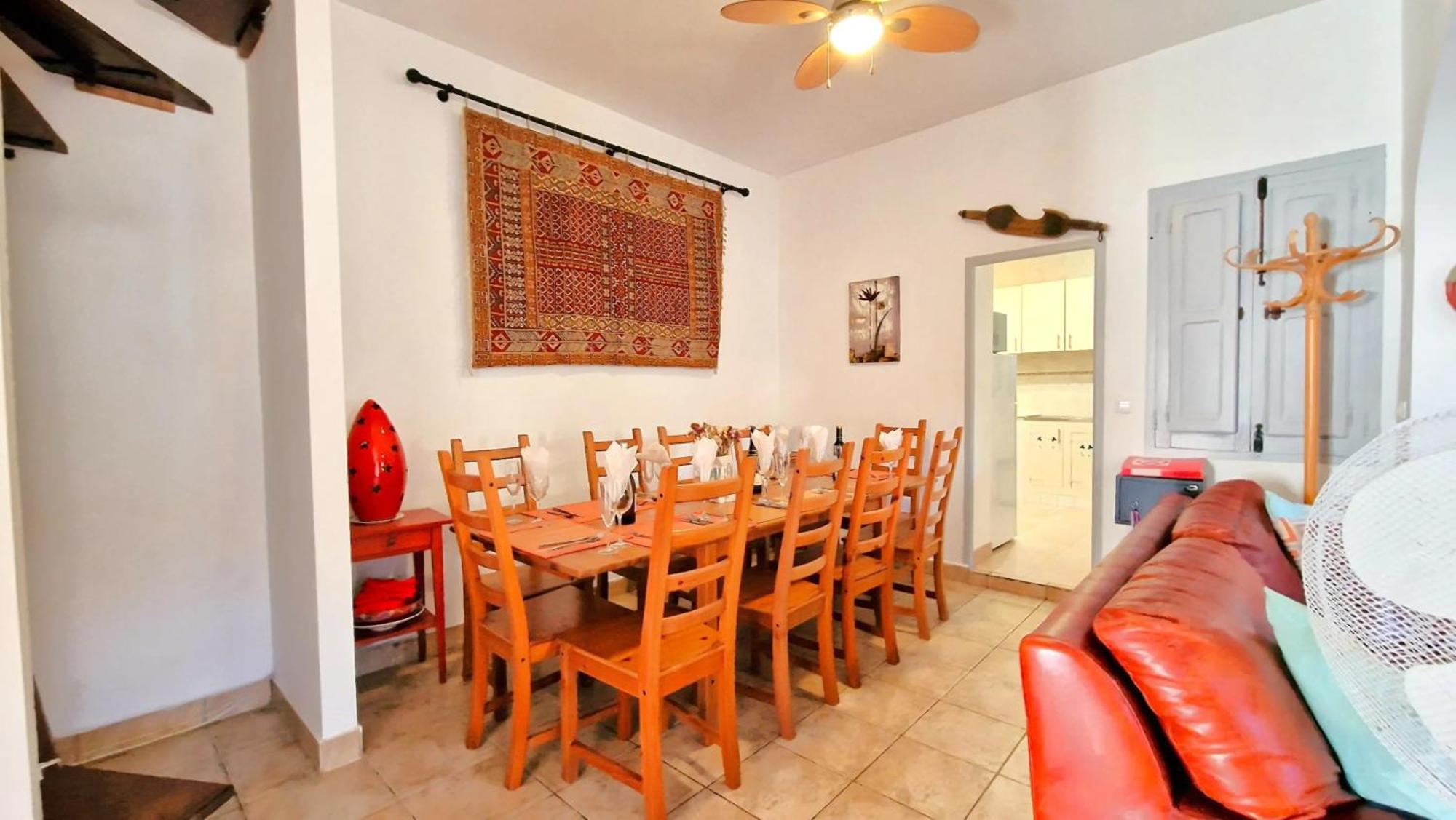 Craig, Spacious With Amazing Garden And Private Heated Pool Сasa de vacaciones Ròtova