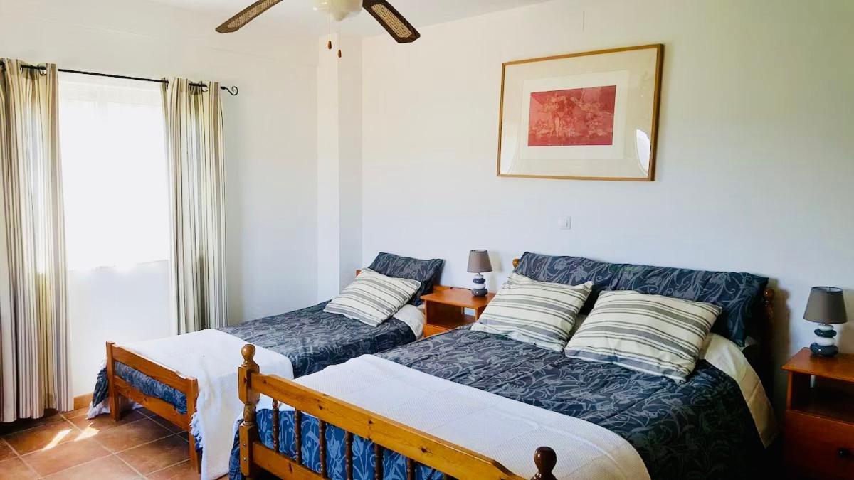 Сasa de vacaciones Craig, Spacious With Amazing Garden And Private Heated Pool Ròtova
