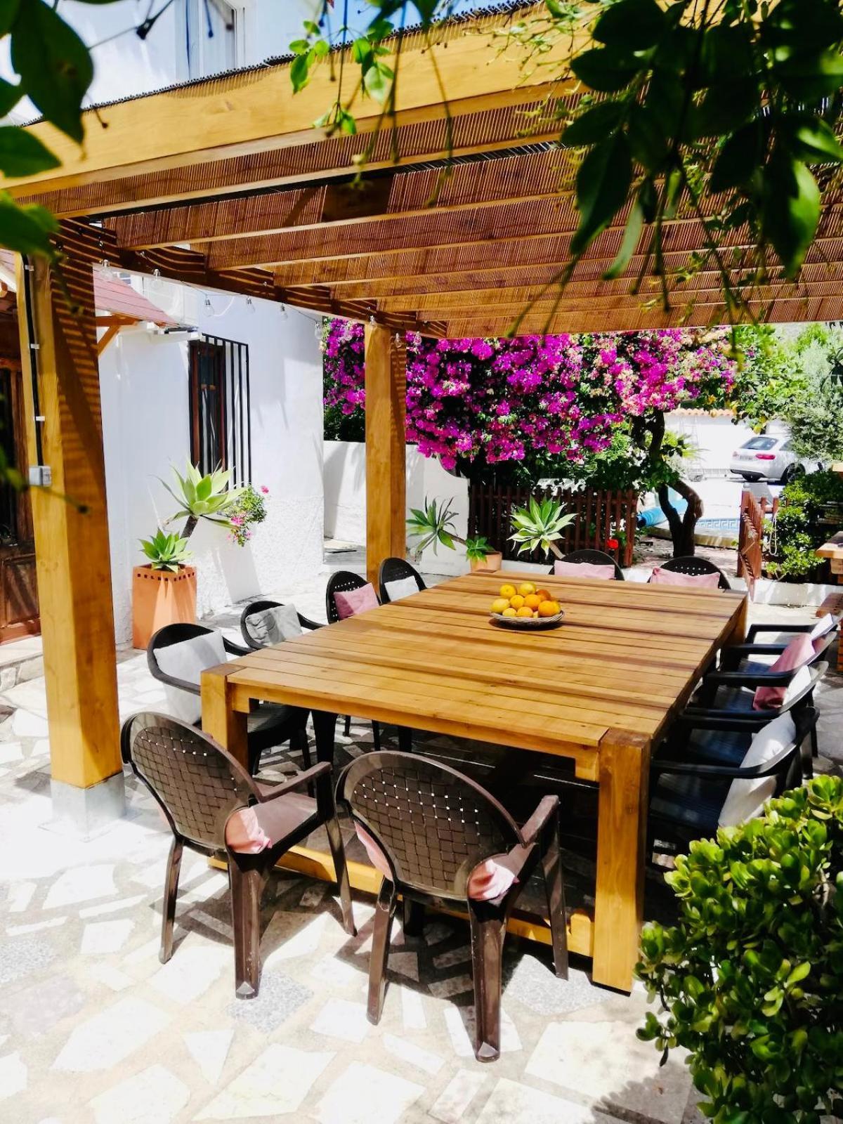 Craig, Spacious With Amazing Garden And Private Heated Pool * Ròtova