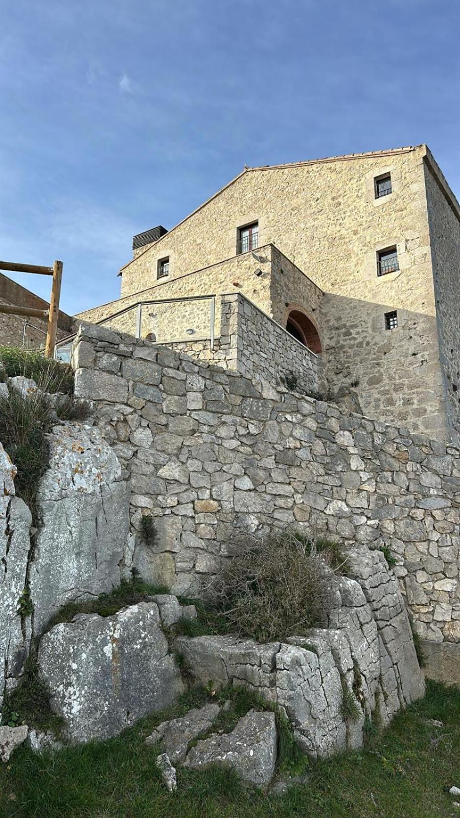 Santuari Mare De Deu Del Mont Restaurant-hostatgeria Inn