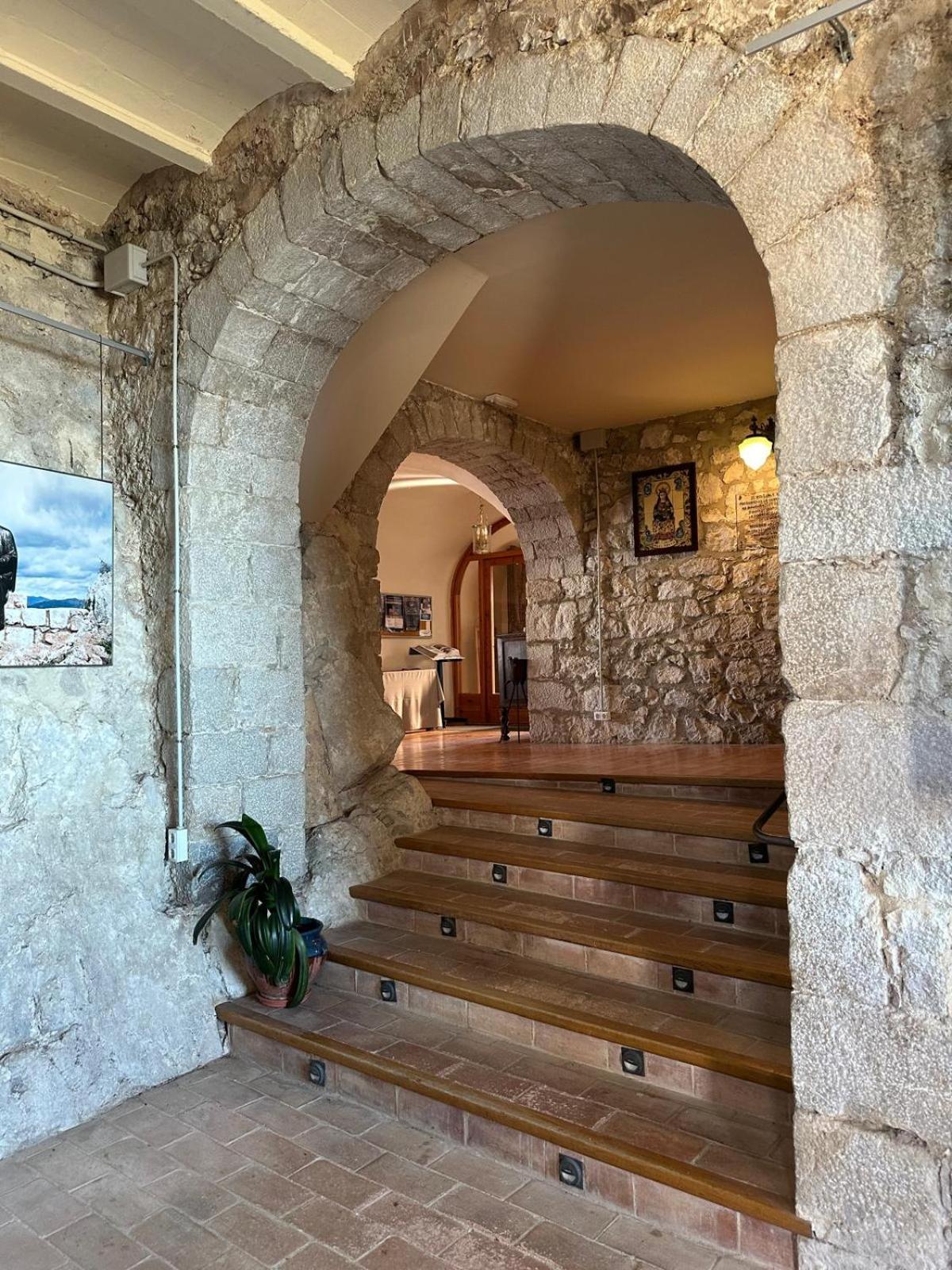 Santuari Mare De Deu Del Mont Restaurant-hostatgeria Inn *