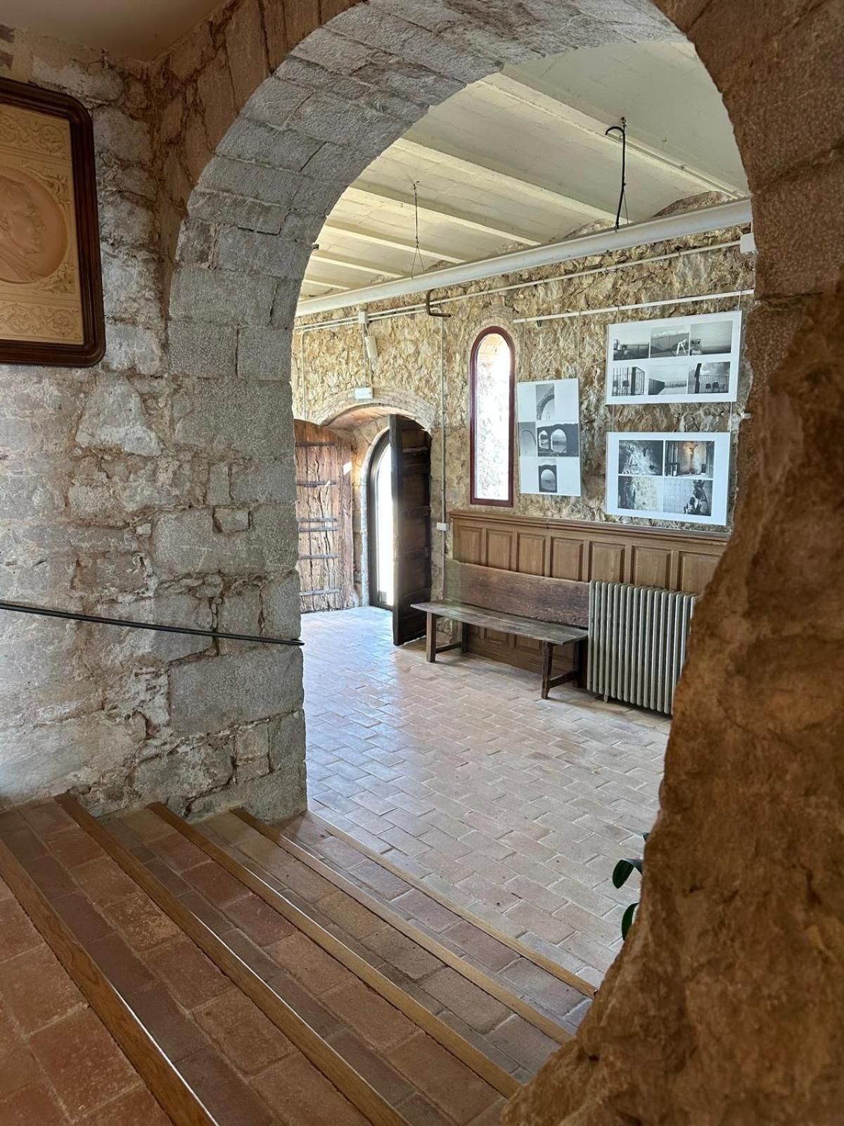 Santuari Mare De Deu Del Mont Restaurant-hostatgeria * Beuda