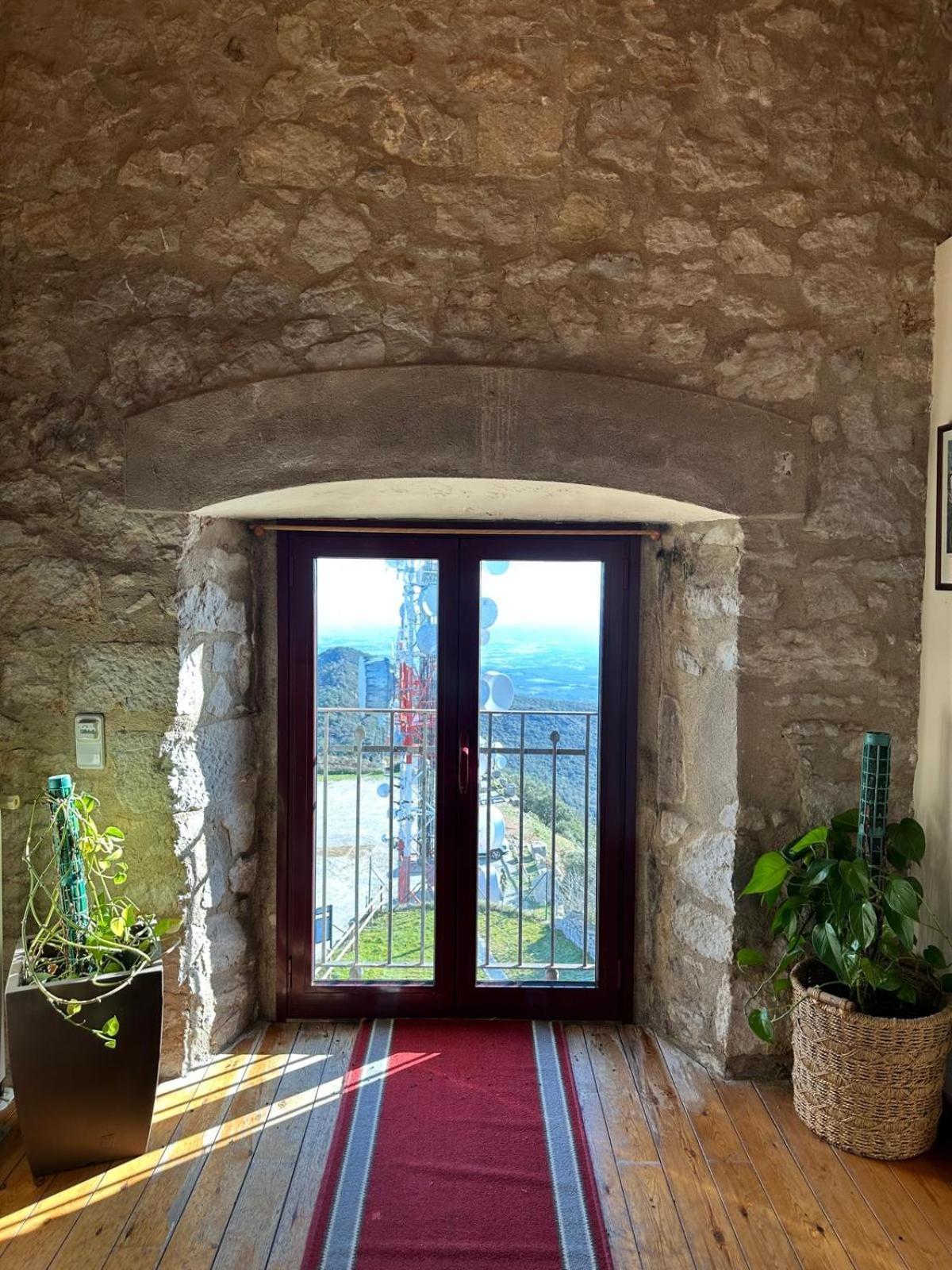 Santuari Mare De Deu Del Mont Restaurant-hostatgeria