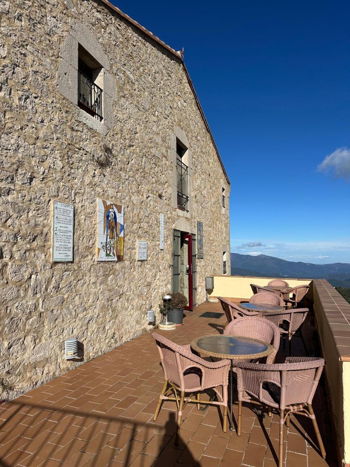 Santuari Mare De Deu Del Mont Restaurant-hostatgeria Inn