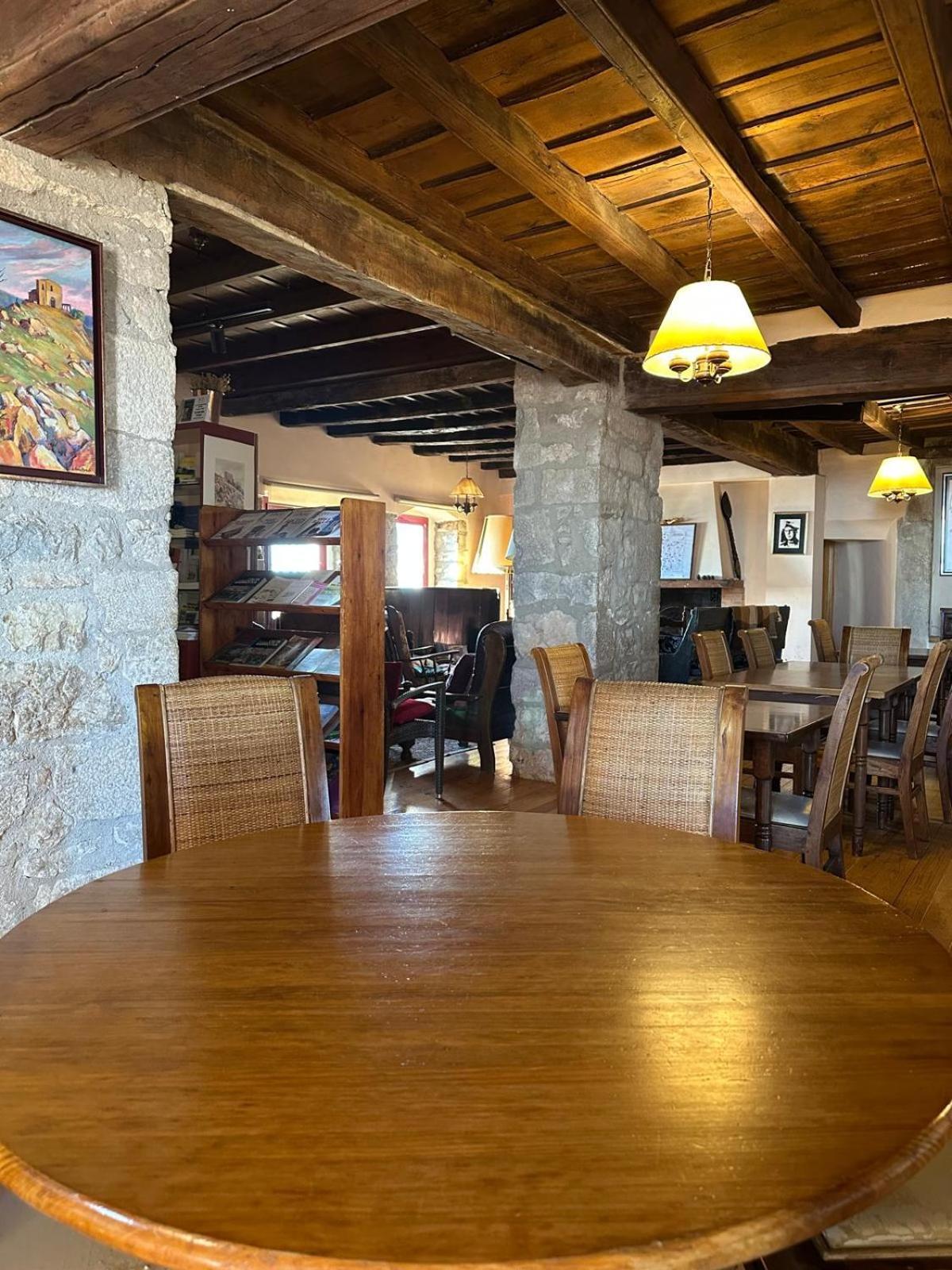 Inn Santuari Mare De Deu Del Mont Restaurant-hostatgeria