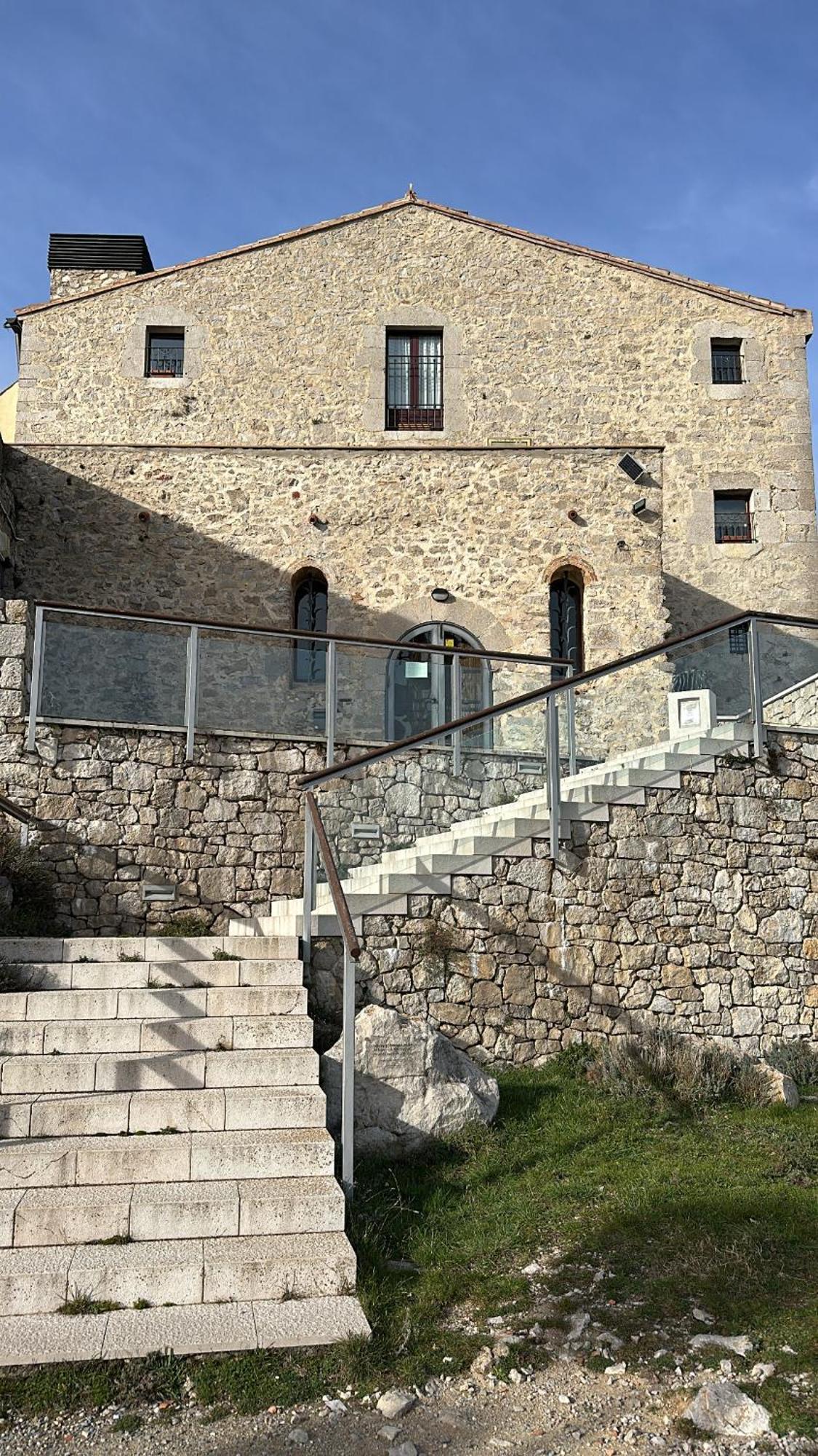 Santuari Mare De Deu Del Mont Restaurant-hostatgeria Inn *