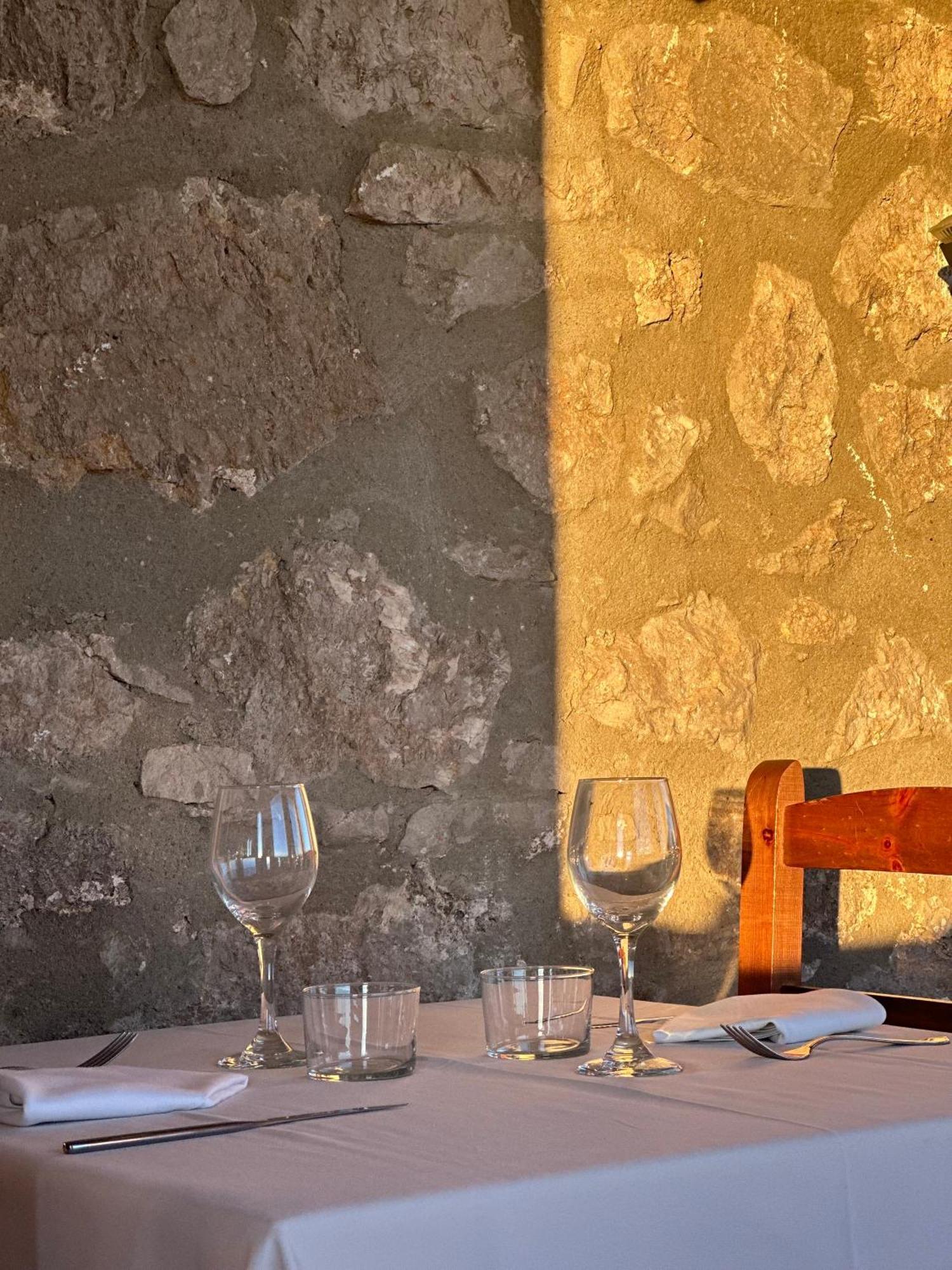 Santuari Mare De Deu Del Mont Restaurant-hostatgeria Inn Beuda