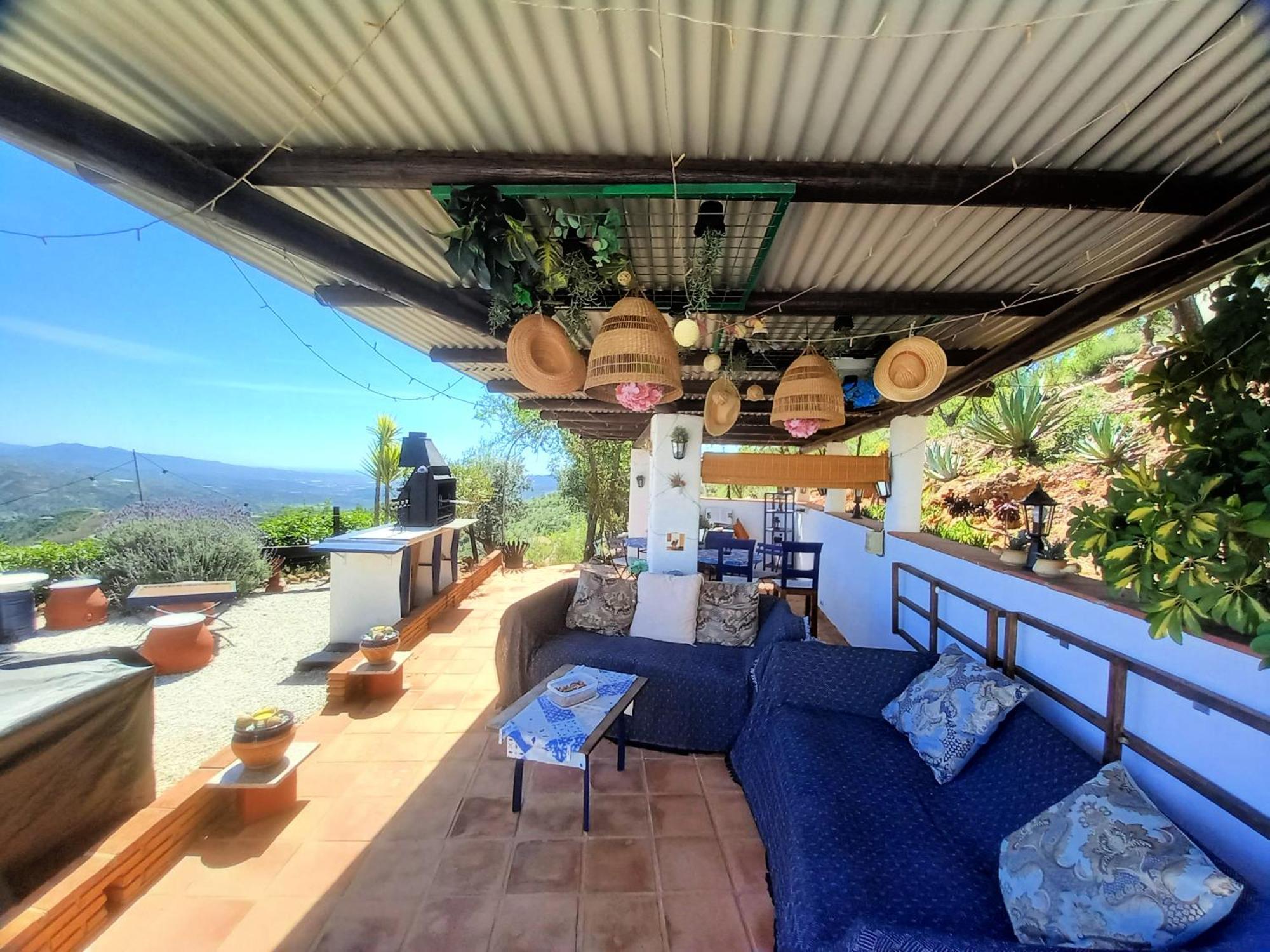 Vine Ridge And Comares