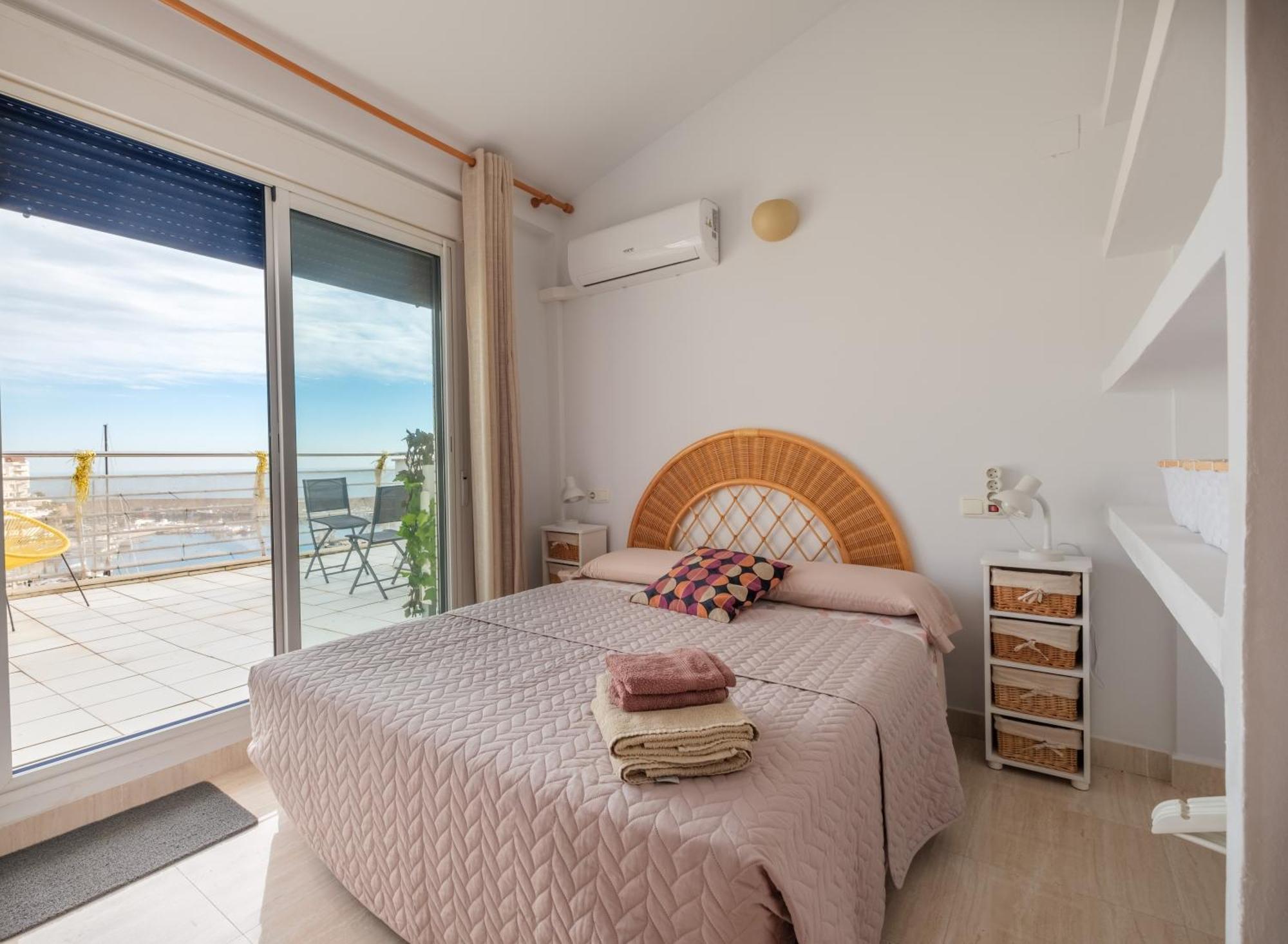 Atico Duplex Exclusivo Con Amplias Terrazas, Piscina Y Vistas Al Mar En Ametlla De Mar L'Ametlla de Mar