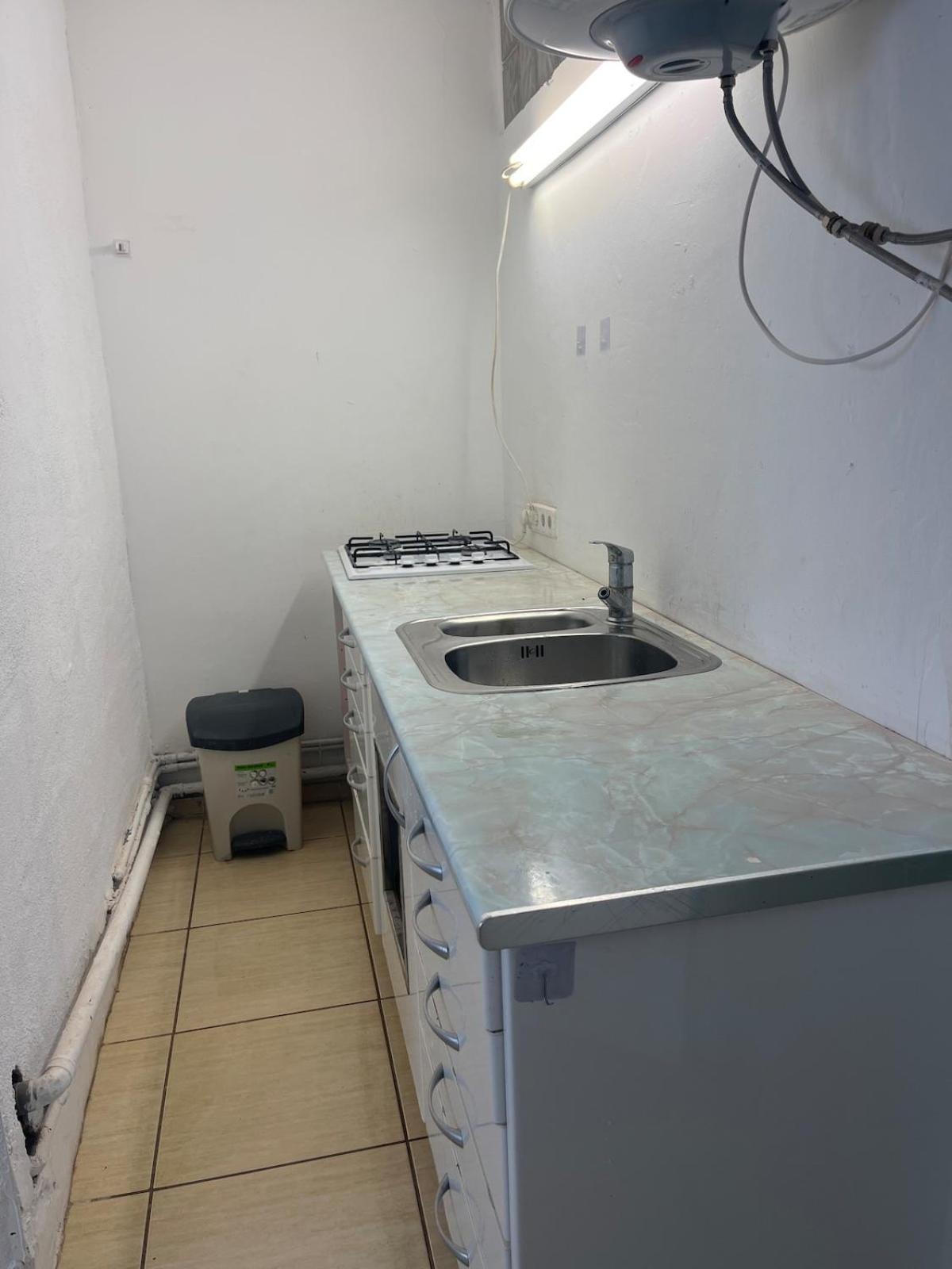Apartamento With Bathroom And Kitchen San José