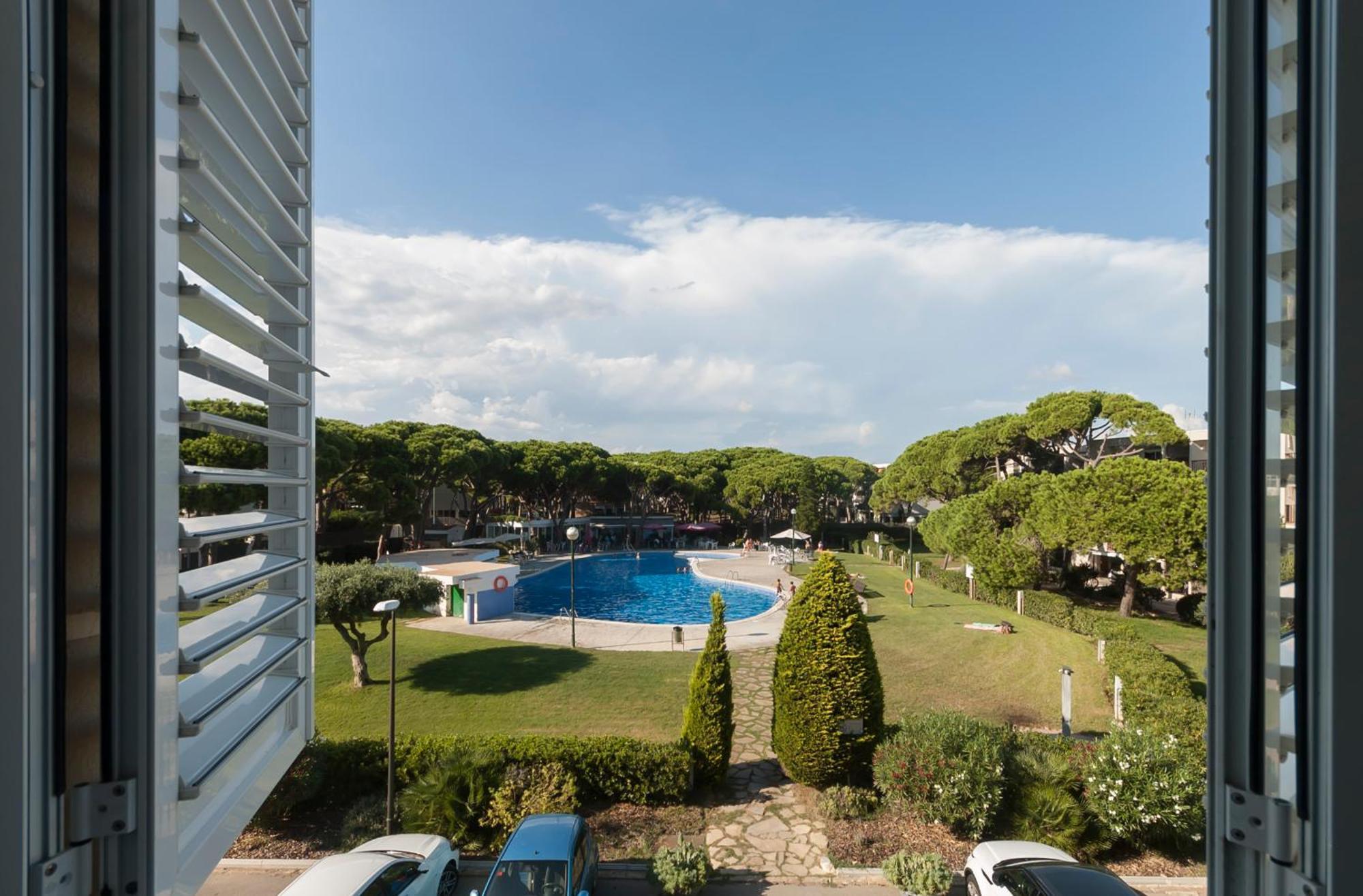 Apartment Lets Holidays Front In Mar, Pine *