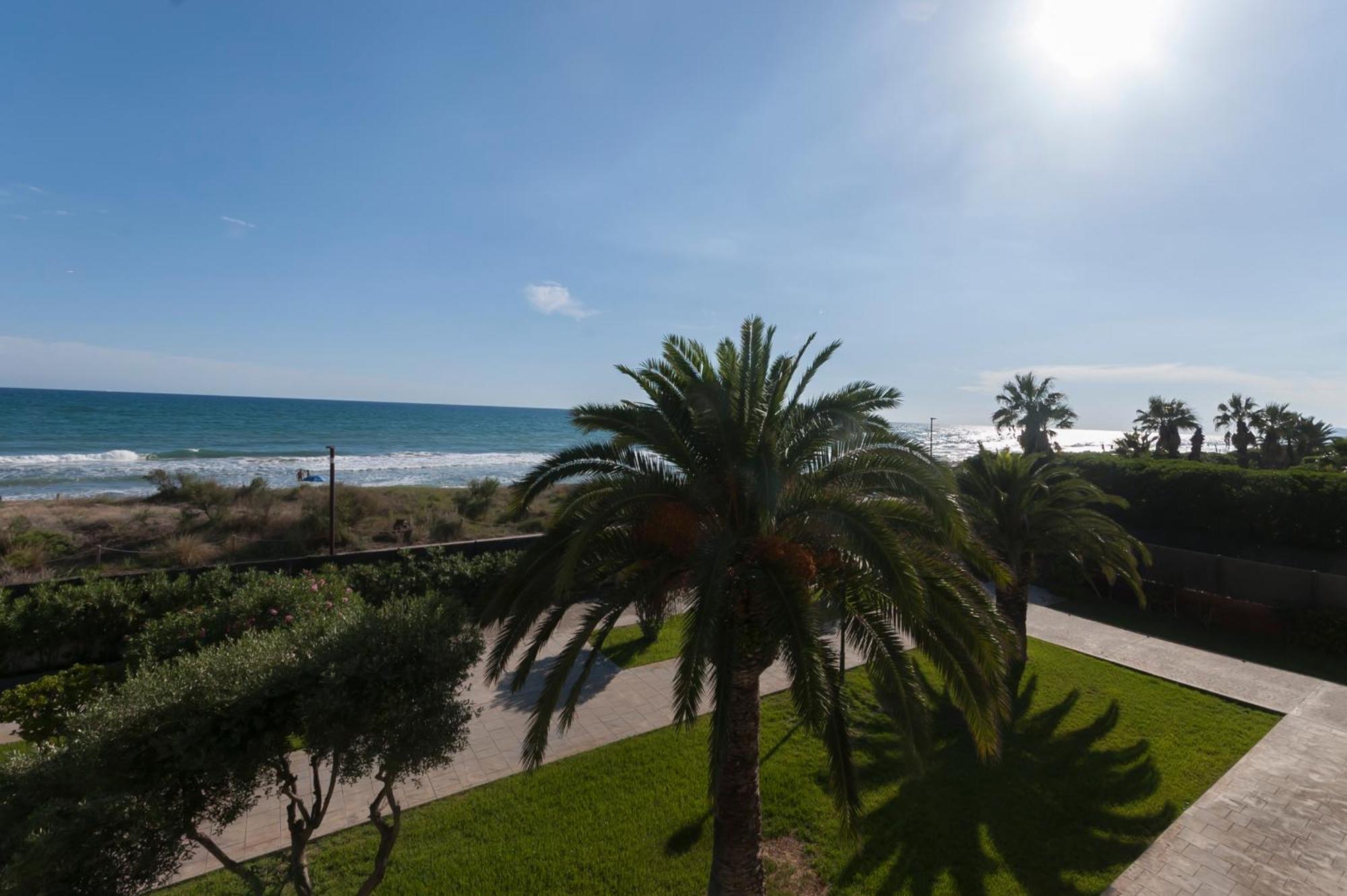 Apartment Lets Holidays Front In Mar, Pine *