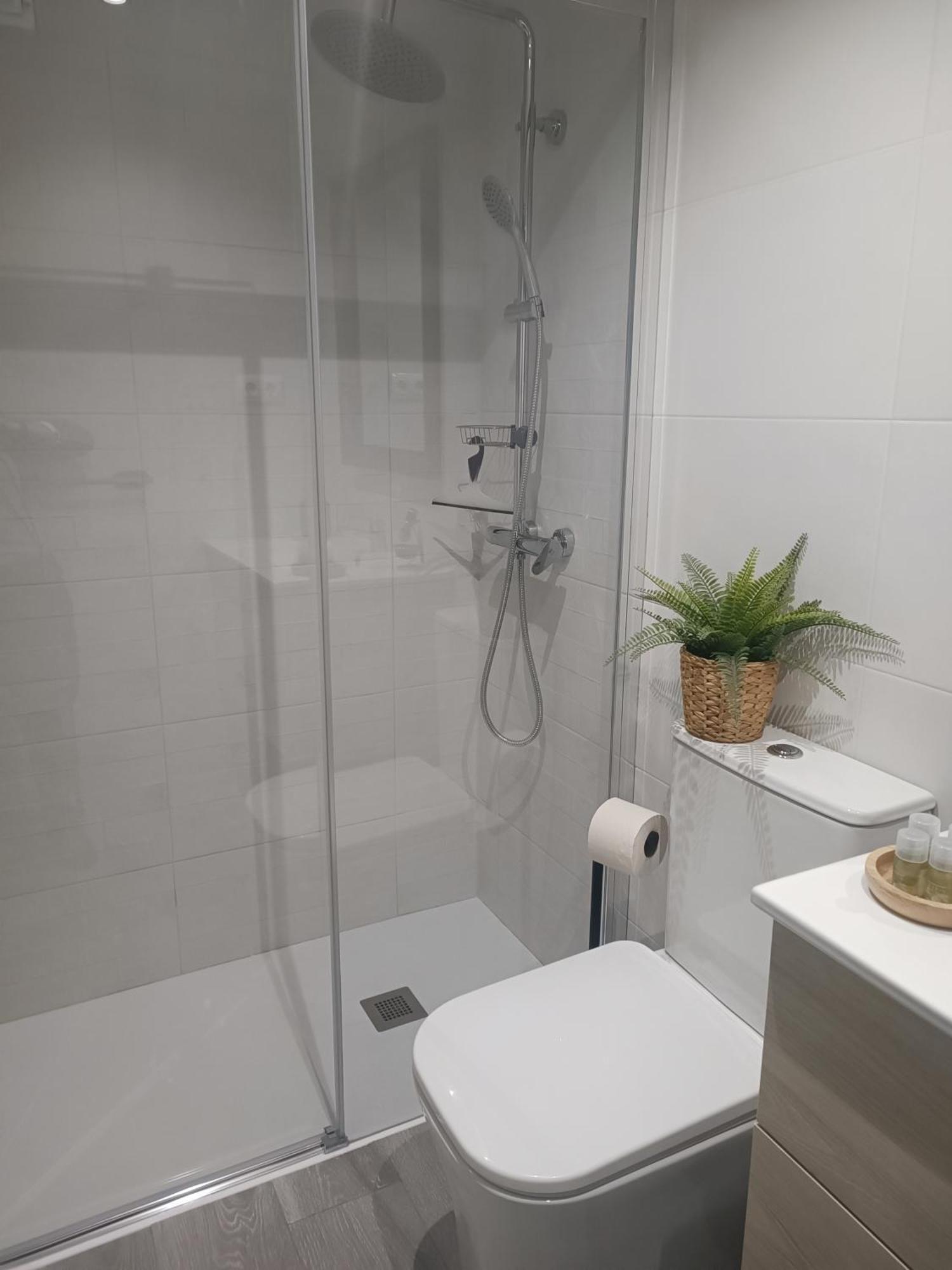 Apartamento En La Ciudad, Con Patio -parking Gratis *