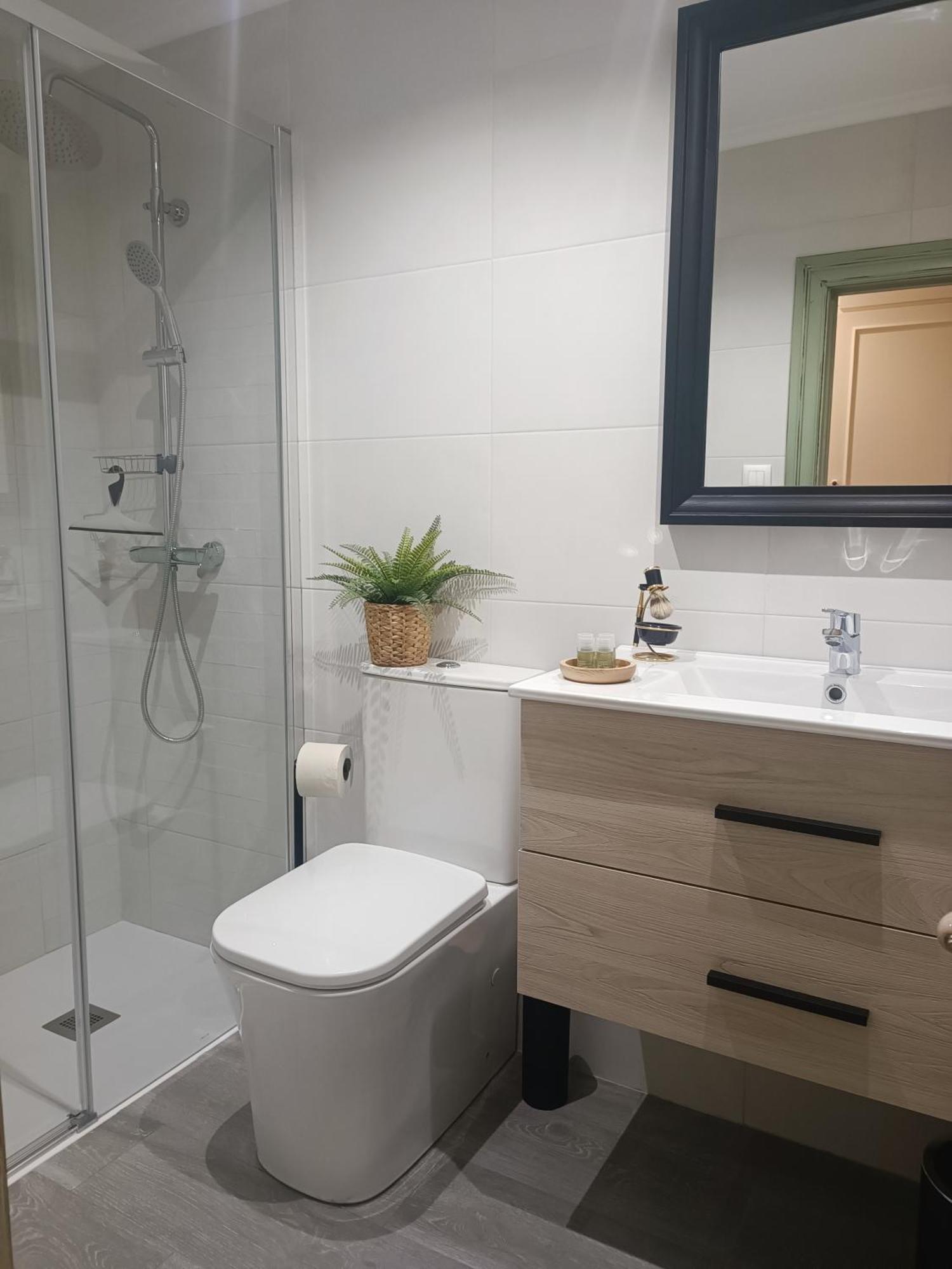 Apartamento En La Ciudad, Con Patio -parking Gratis Gijón
