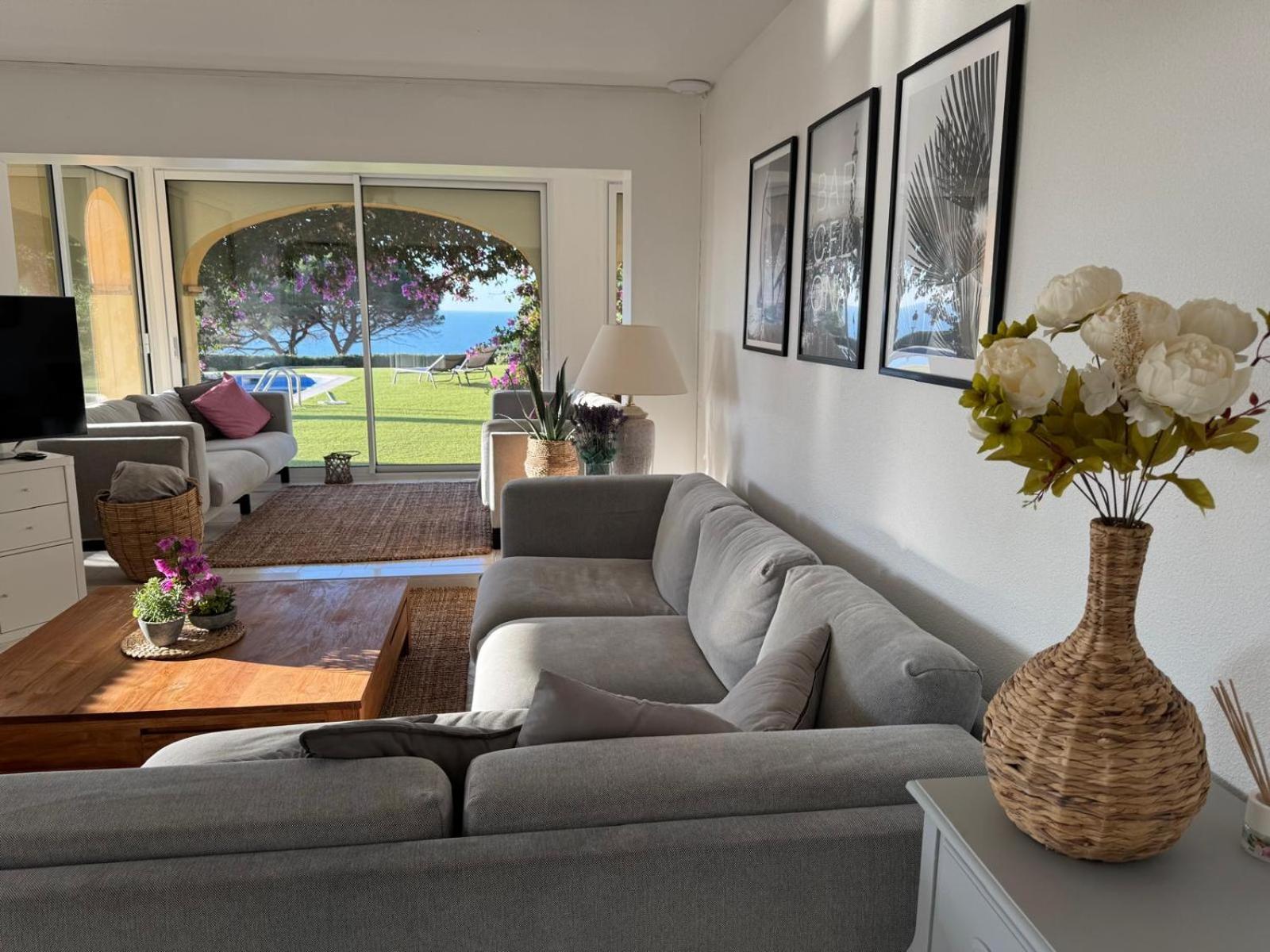 Сasa de vacaciones Sea View House With Private Pool And Garden *