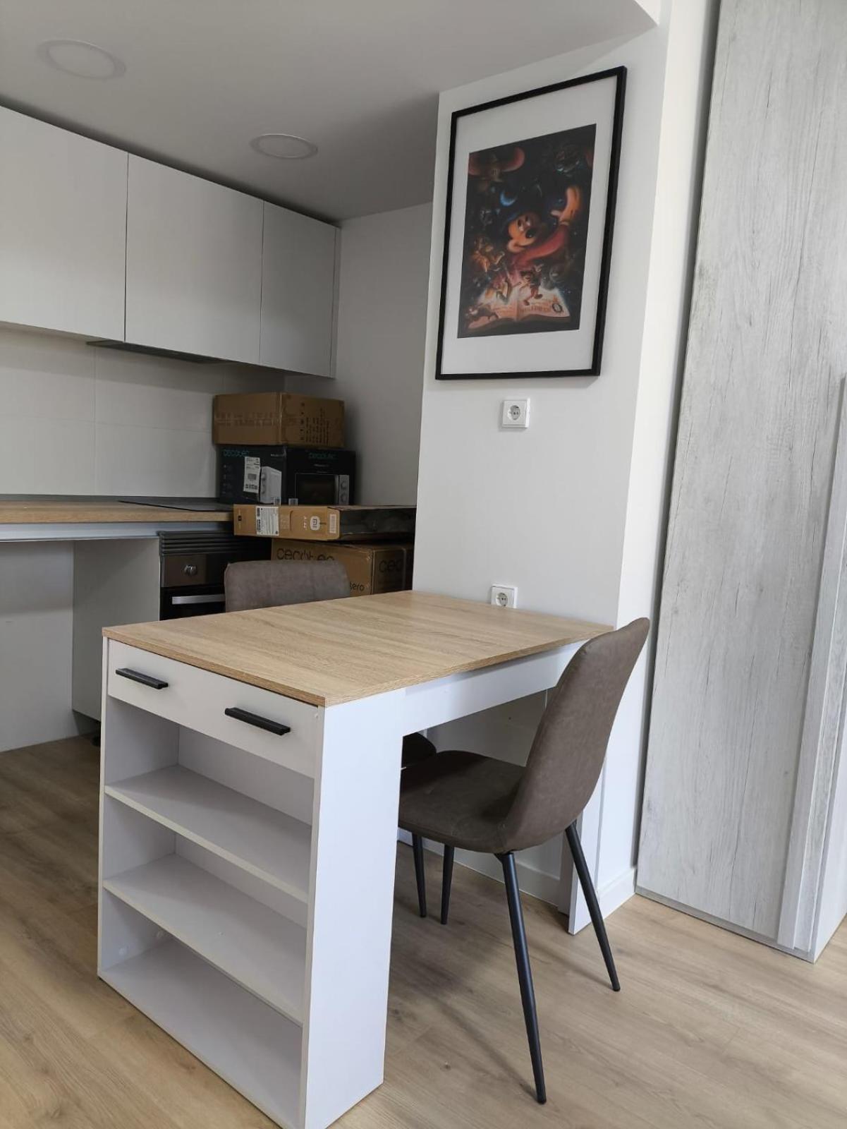 Estudios Homer Y Con Piscina Olimpica Climatizada, Exterior,gimnasio, Coworking, Netflix Y Wifi Gratis *