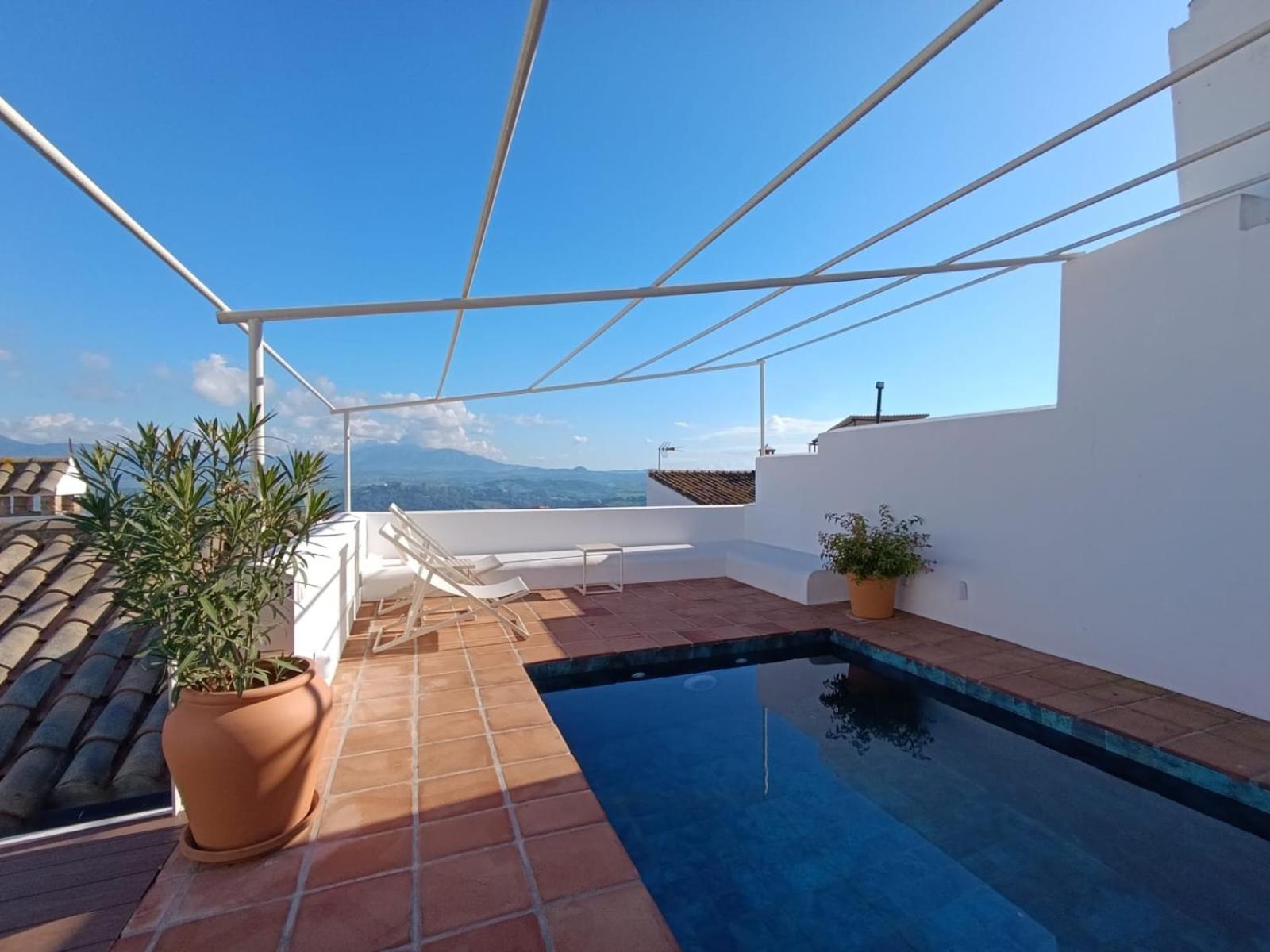 Beautiful With Pool And Views *