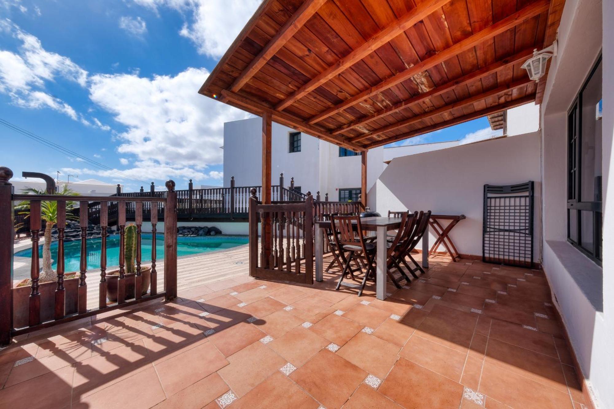 Casa Hibiscus - Shared Pool - Close To Seafront Promenade * Punta Mujeres
