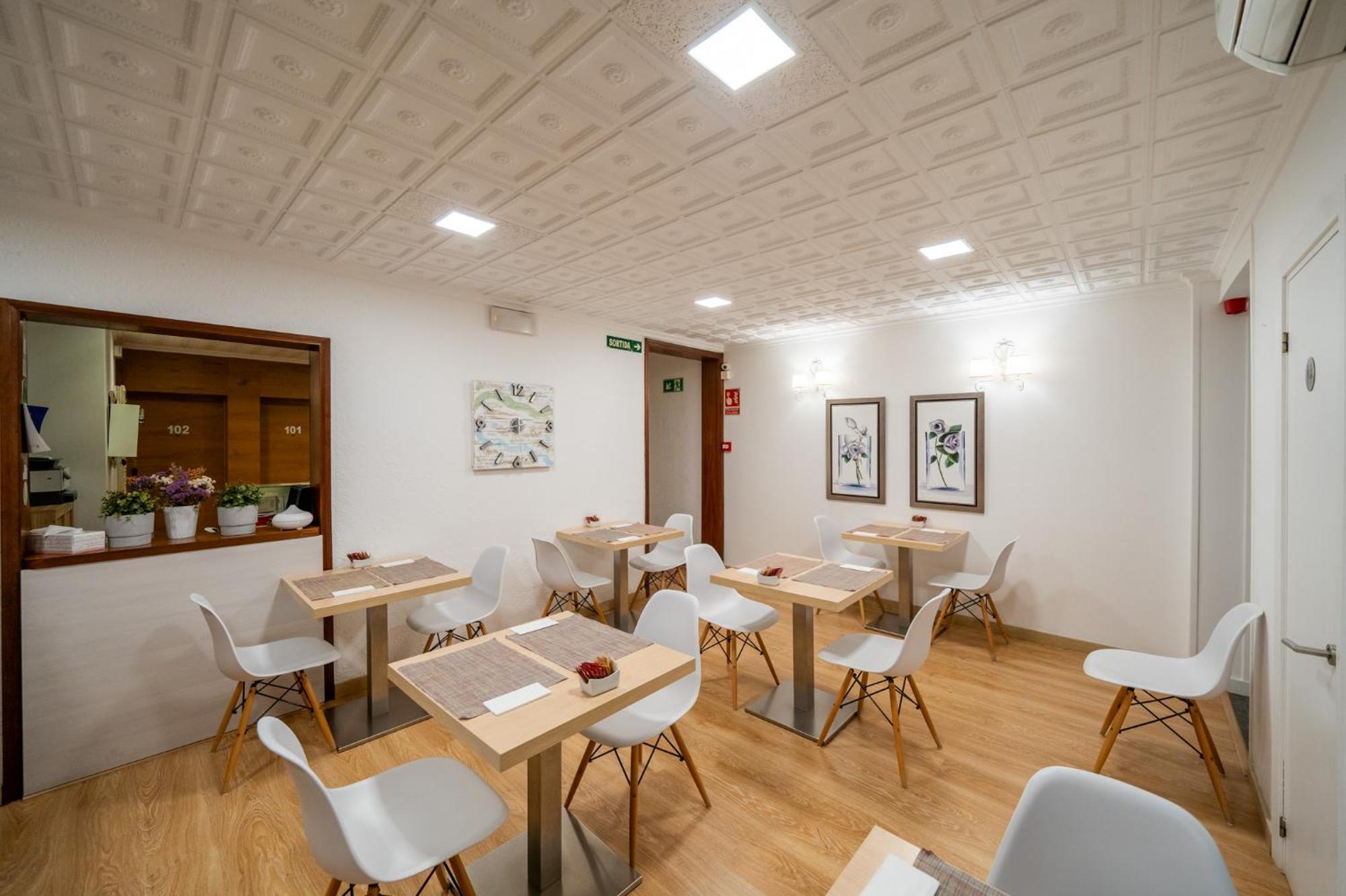 Hostal Menurka *