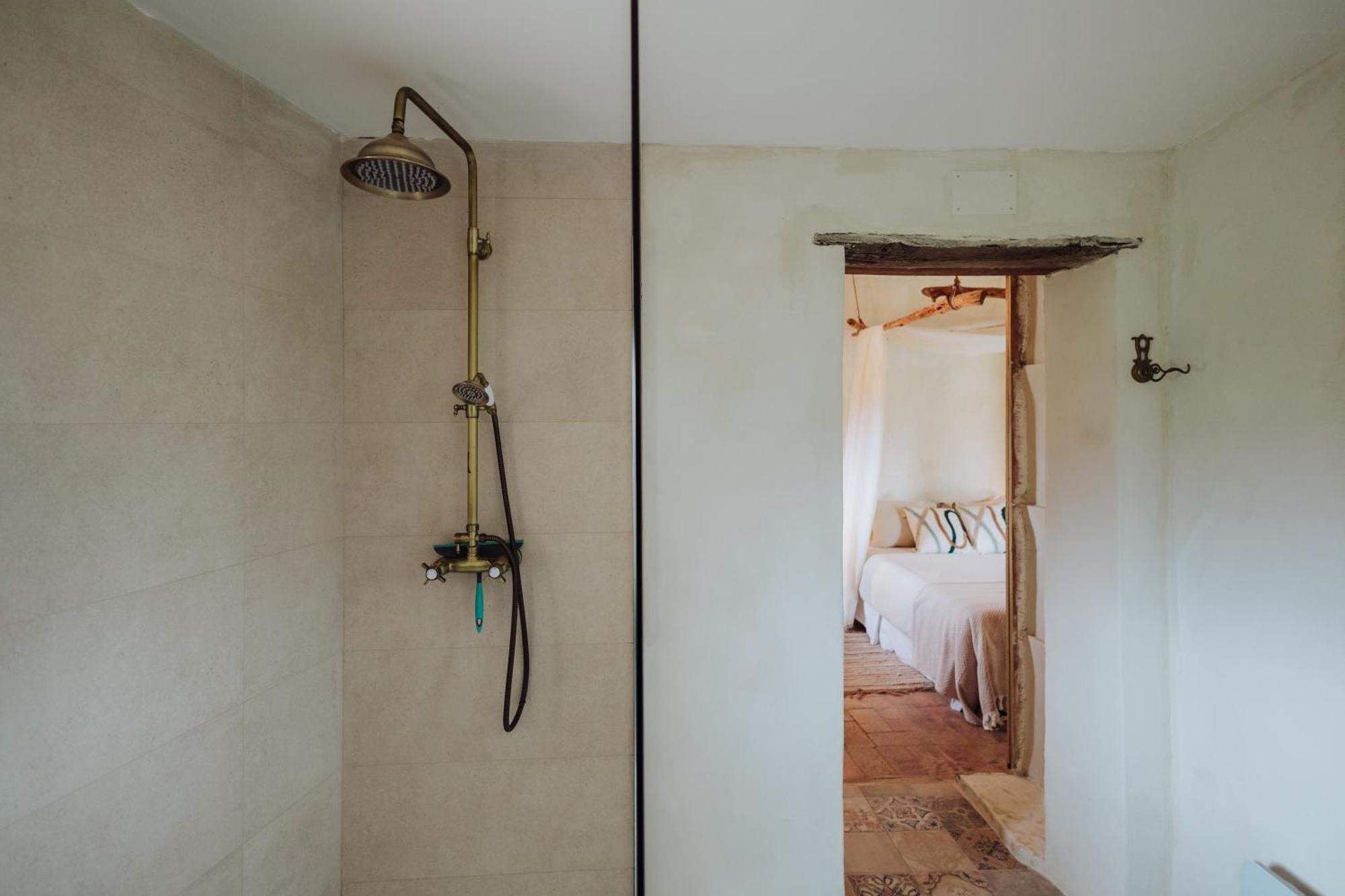 Masia Aubareda Bed & Breakfast *