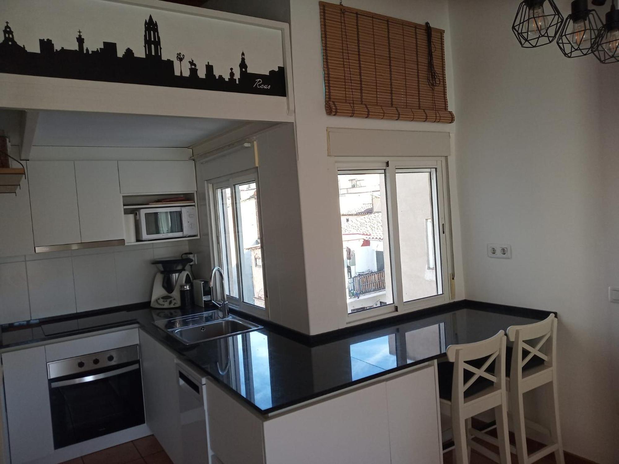 Atico Encantador Con Terraza Al Centro De Apartamento