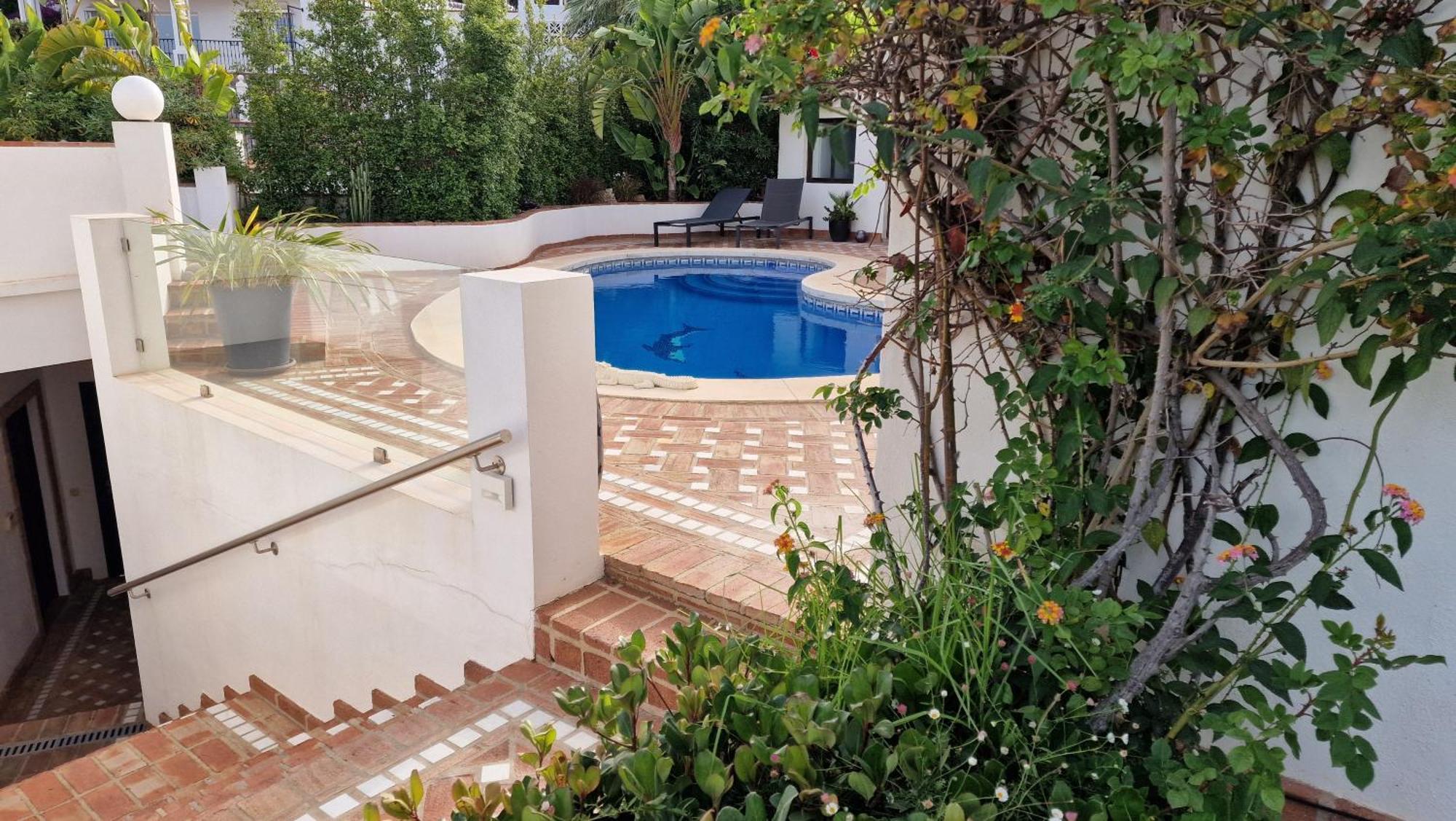 Luxury 3 Bed With Private Pool & Lounge Area
