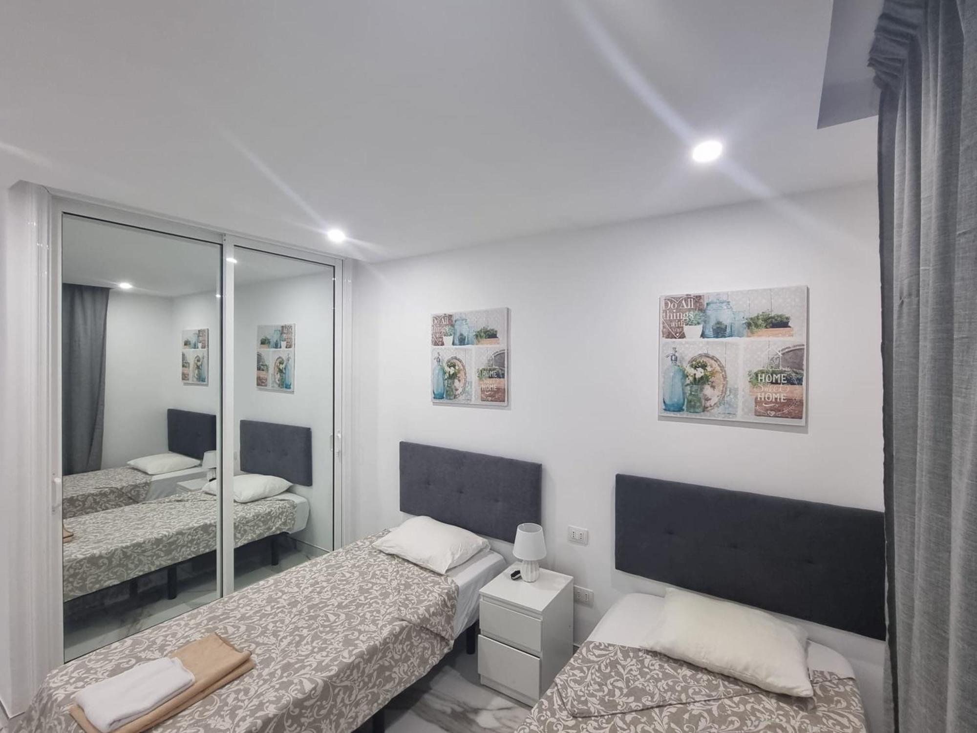 Casa Palmera 2 Only 150 Meters To The Beach, Heated Pool, Wifi, Sat-tv, Terrace, Location, Washing Machine Apartamento Playa de las Américas