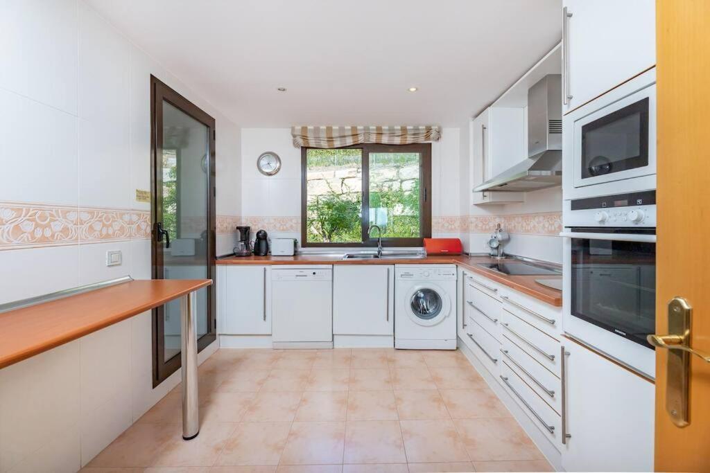 Spacious With Views, Pools + Rdr346 Apartamento