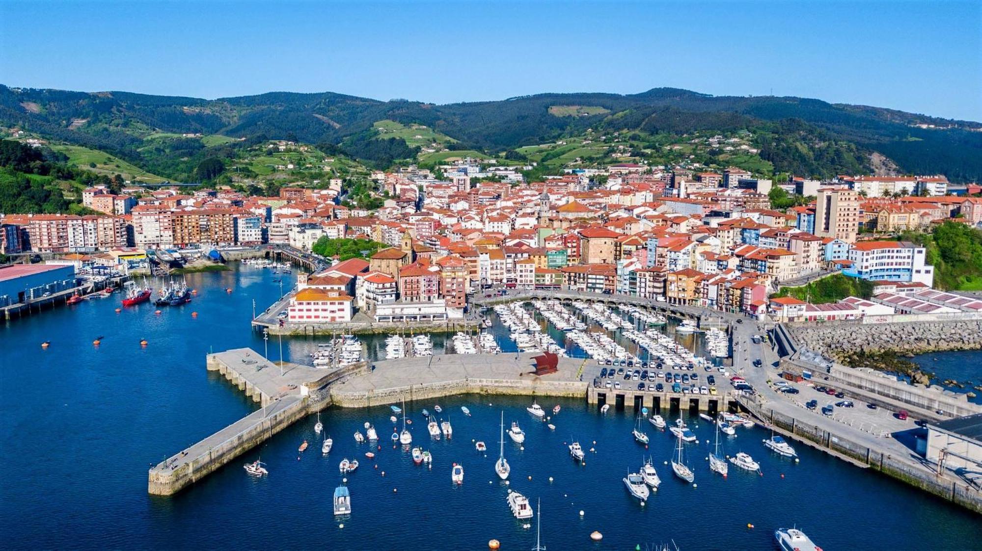 Con Encanto En El Puerto De