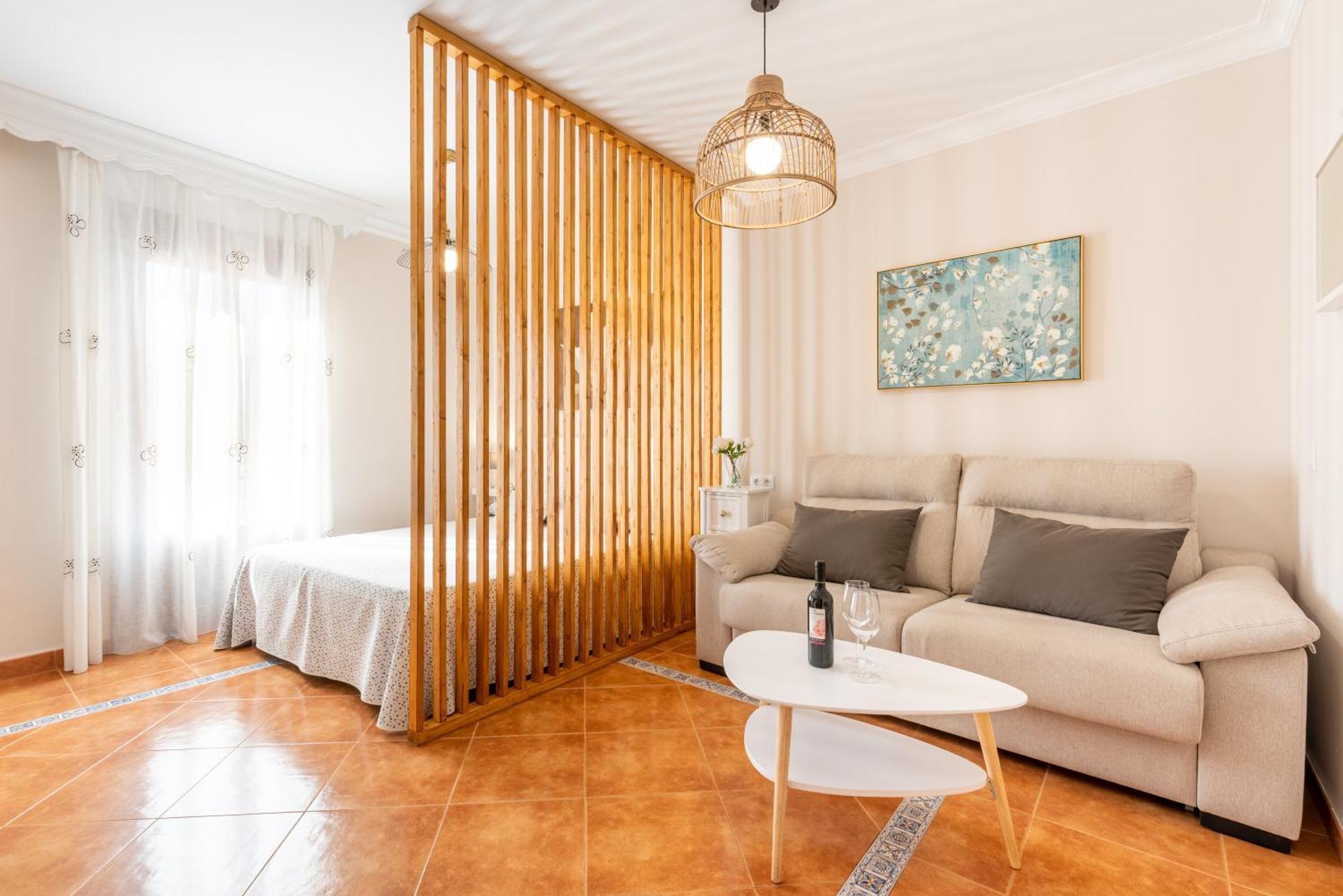 Casa Angelita Caminito Del Rey, Con Cocina En El Centro De Andalucia