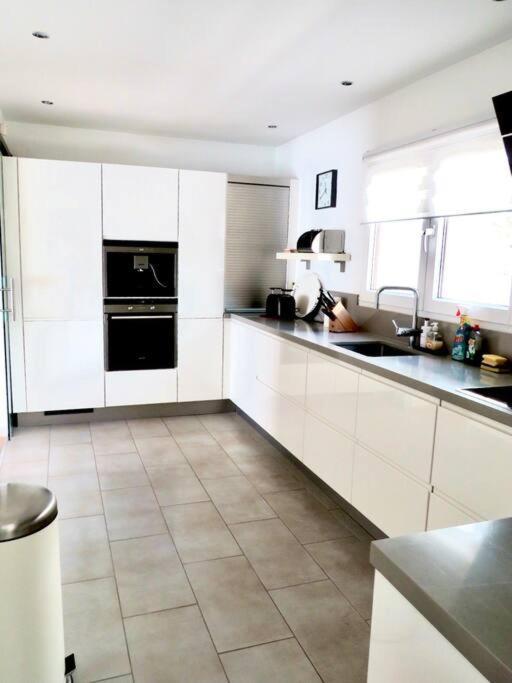 Luxury 3 Bed With Private Pool & Lounge Area Villa