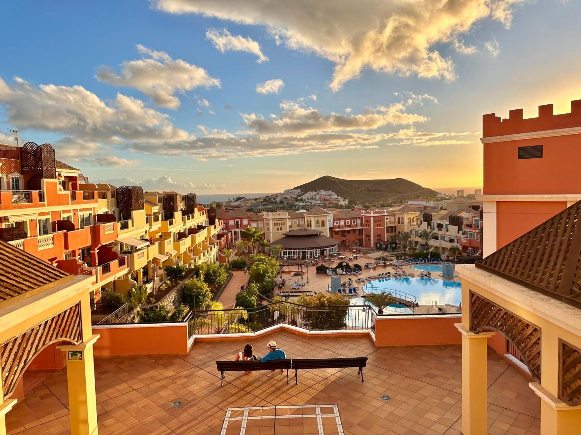 Apartment Sunny & Heated Pool *