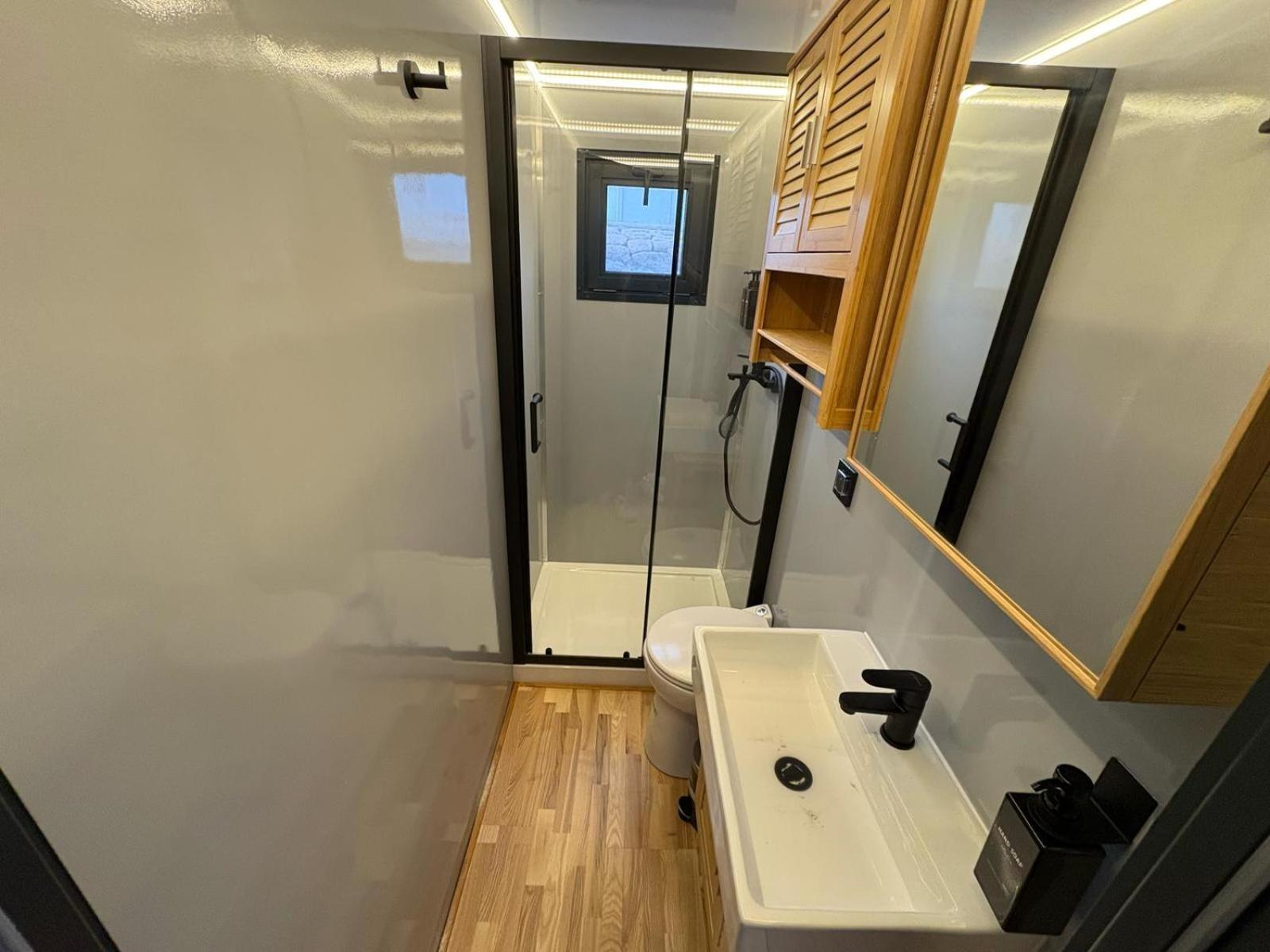 The Boathouse Company - Casa Flotante Experience - Real Club Nautico, Hotel en barco *